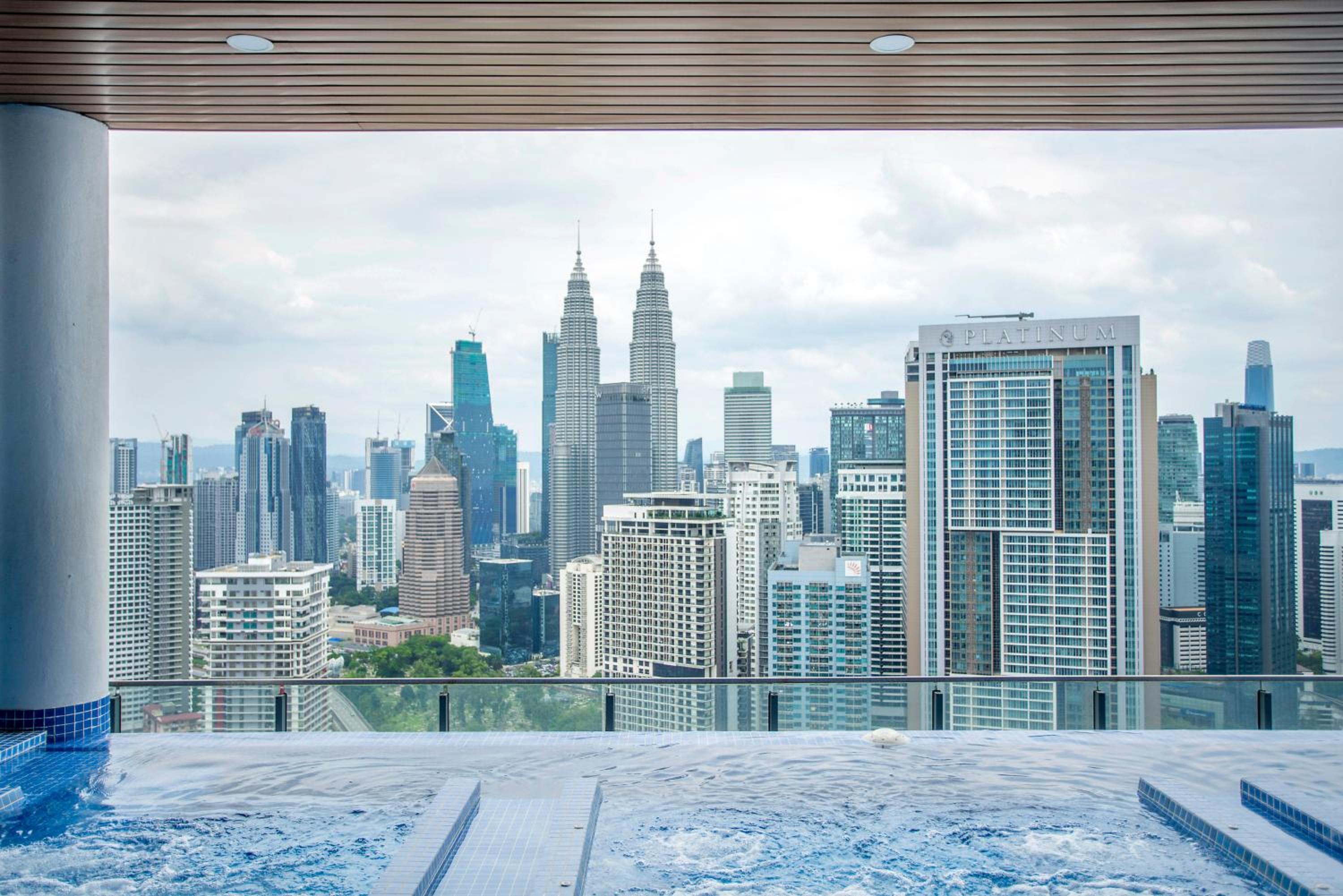 The Colony & Luxe with KLCC view Skypool by Cobnb