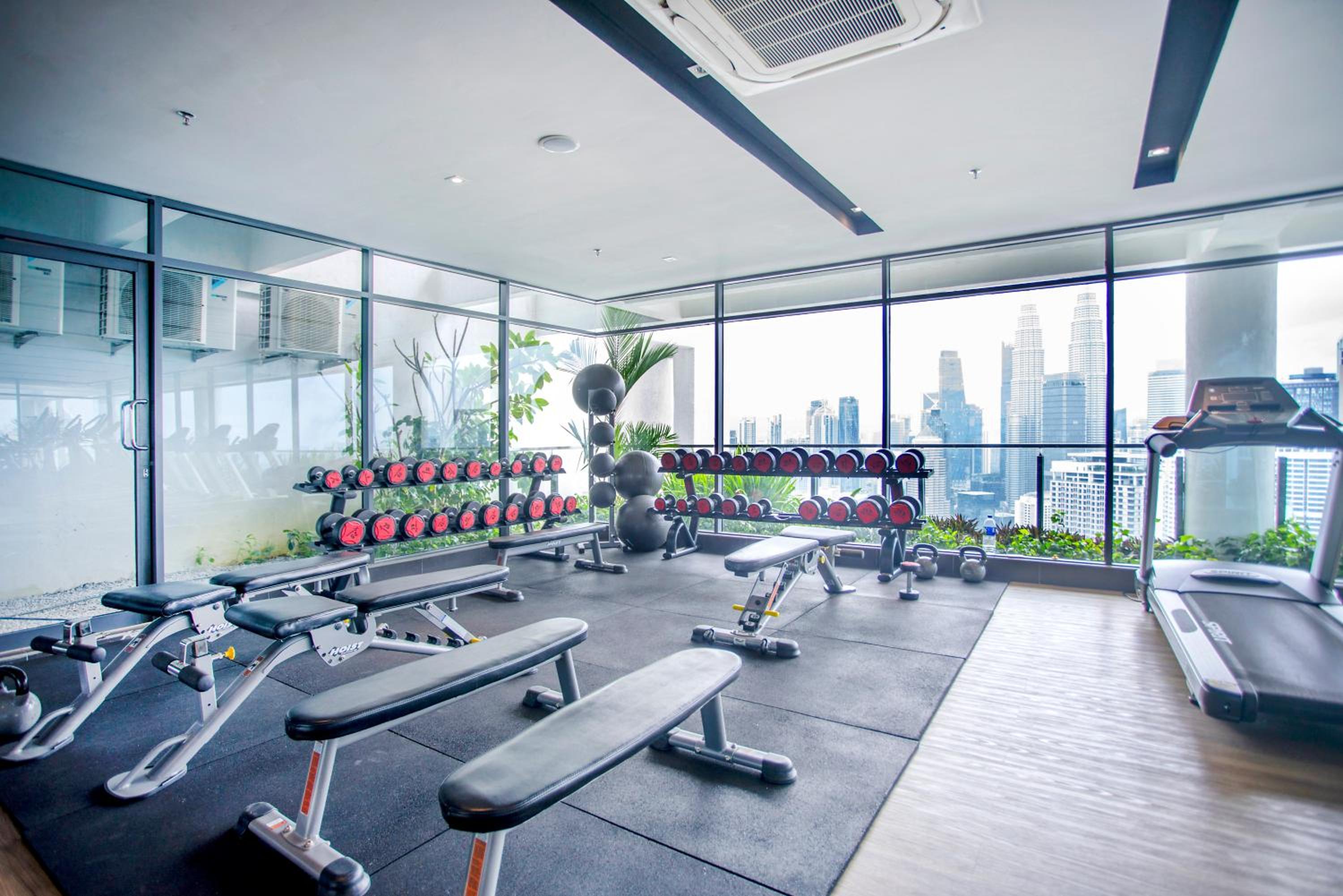 The Colony & Luxe with KLCC view Skypool by Cobnb