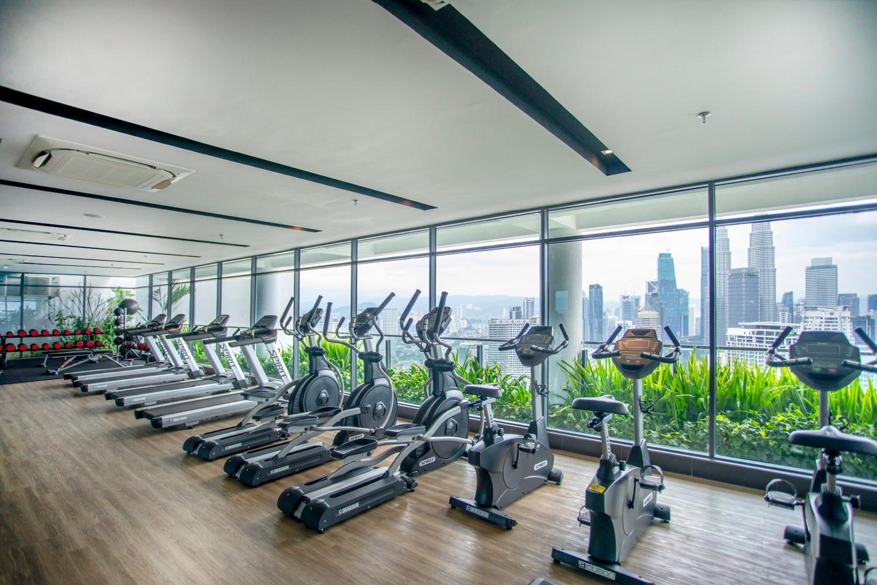 The Colony & Luxe with KLCC view Skypool by Cobnb