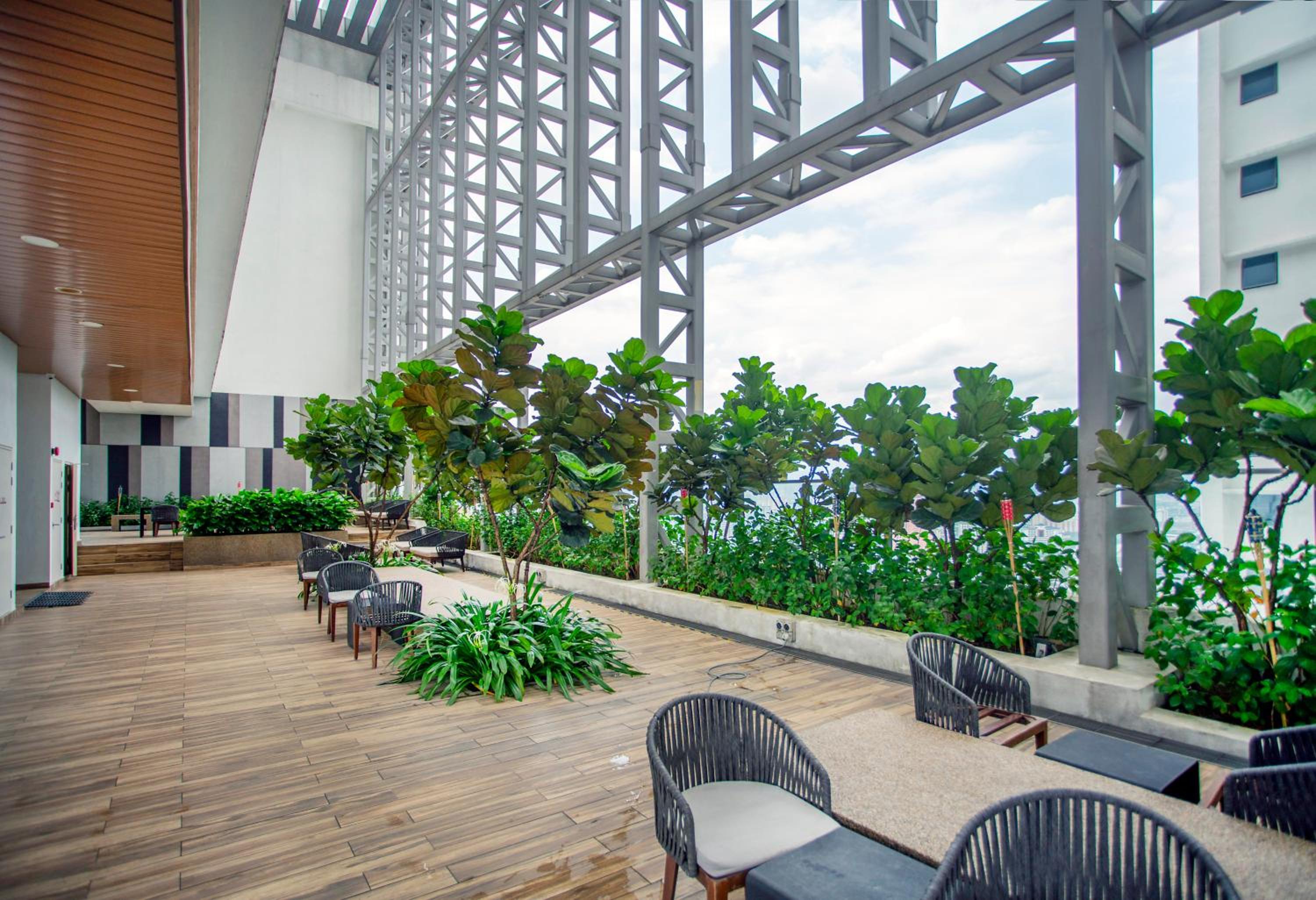 The Colony & Luxe with KLCC view Skypool by Cobnb