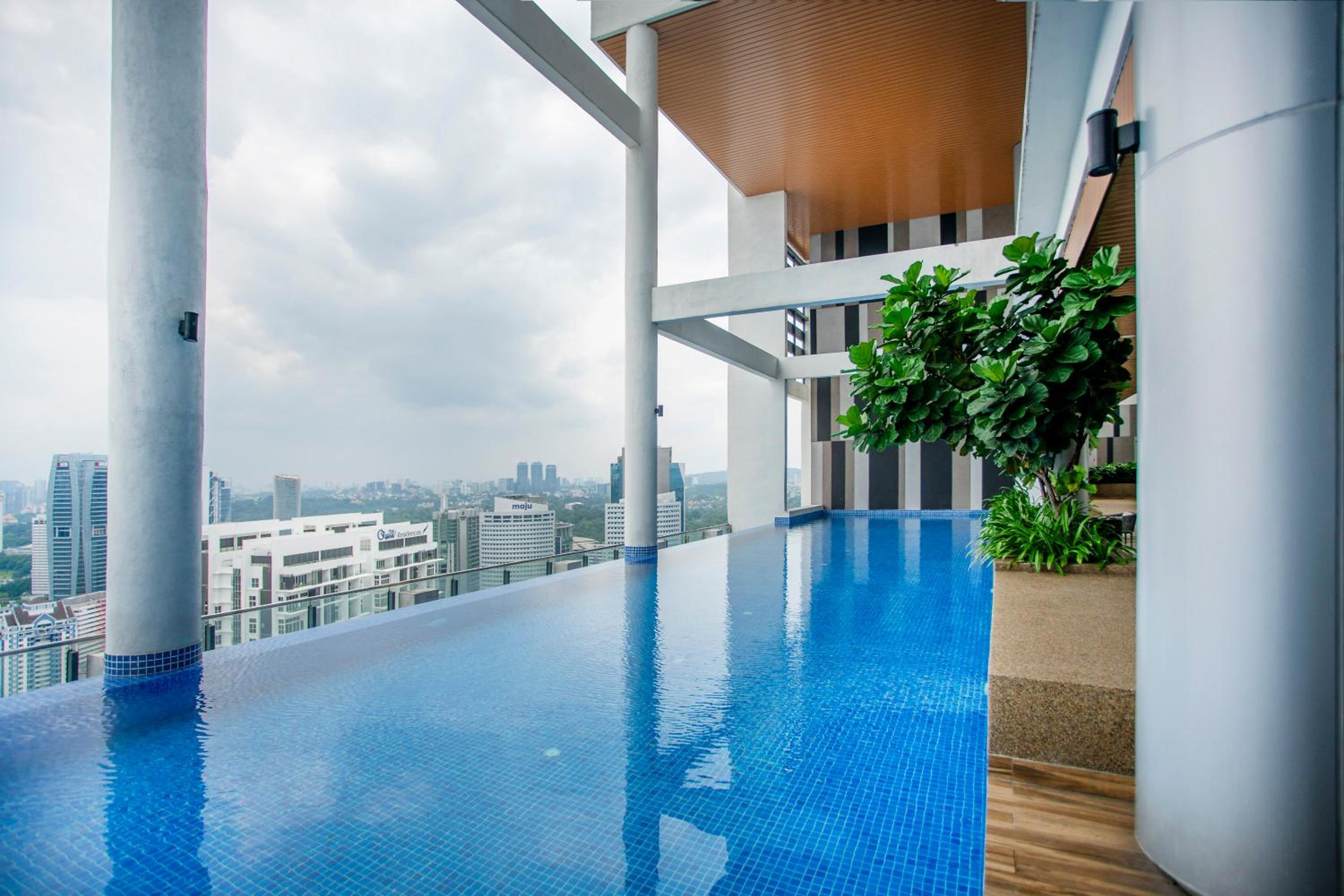 The Colony & Luxe with KLCC view Skypool by Cobnb