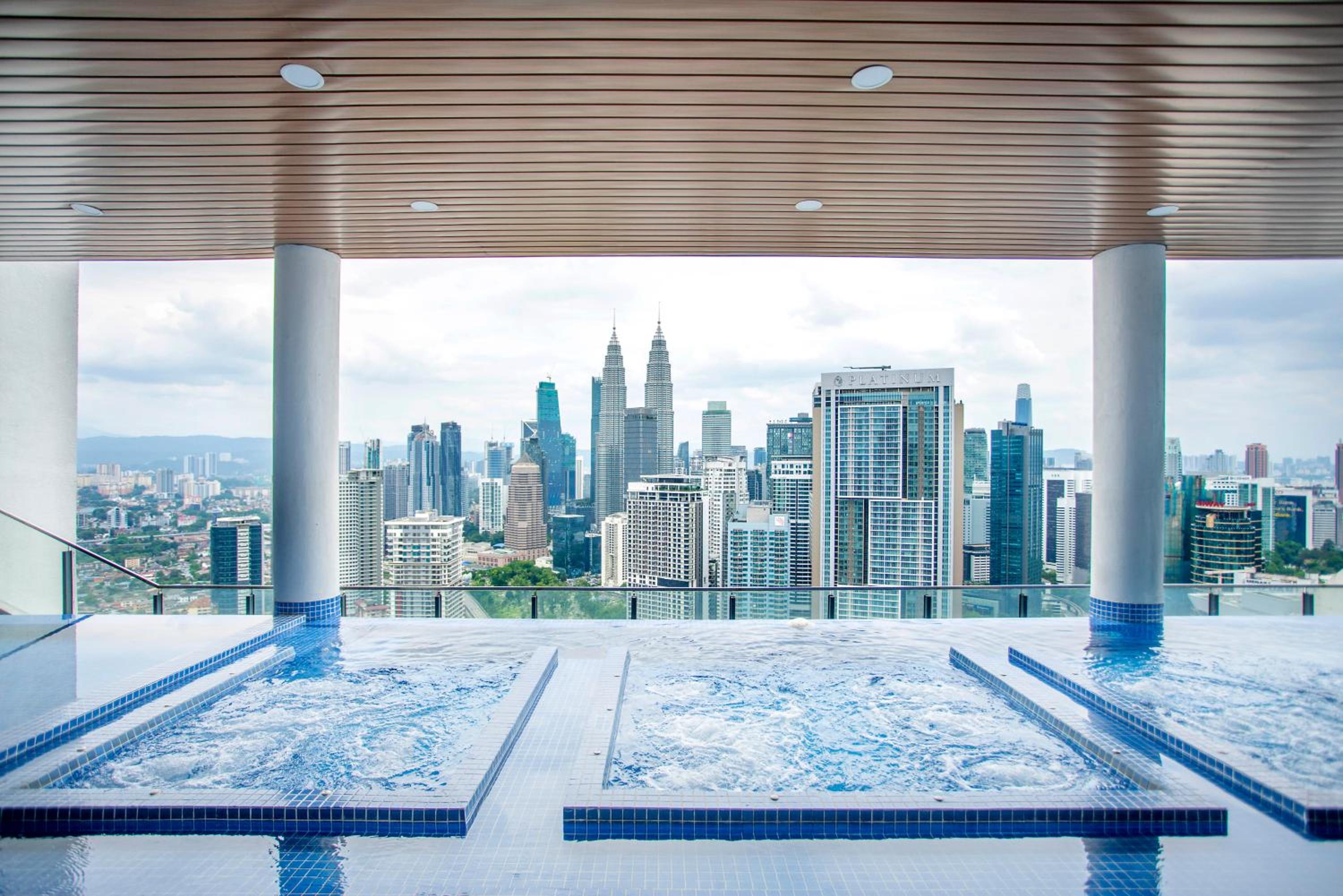 The Colony & Luxe with KLCC view Skypool by Cobnb