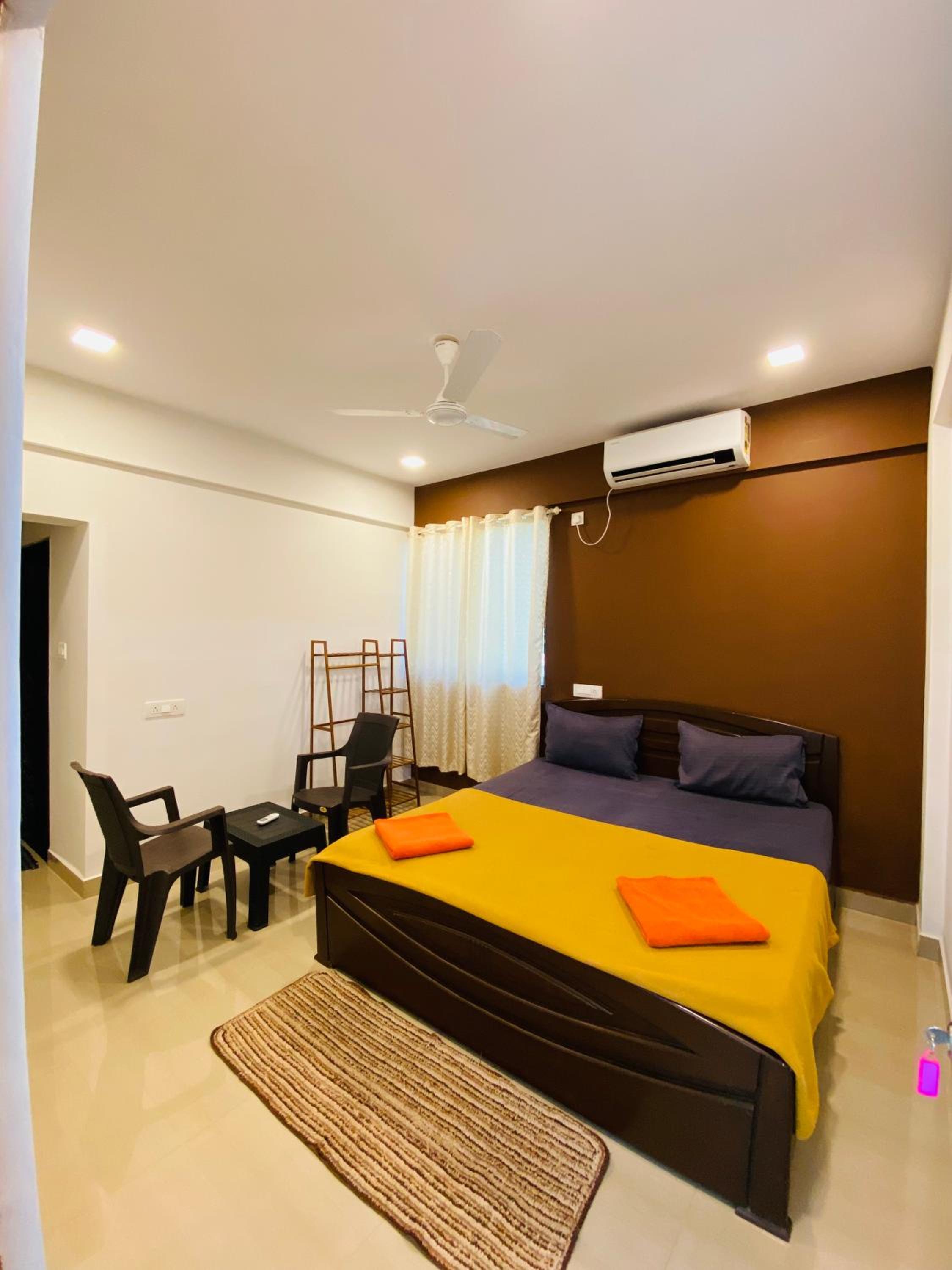 Yuvraj Classic Home Hostel & Cafe view 3