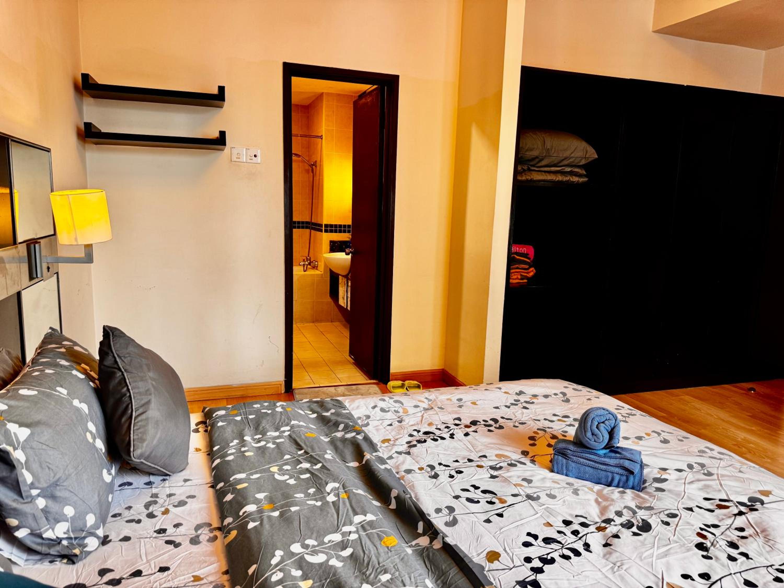 10 Seri Bukit Ceylon 5 minutes Alor Street Bukit Bintang KLCC Pavilion 2R2B 8 Pax