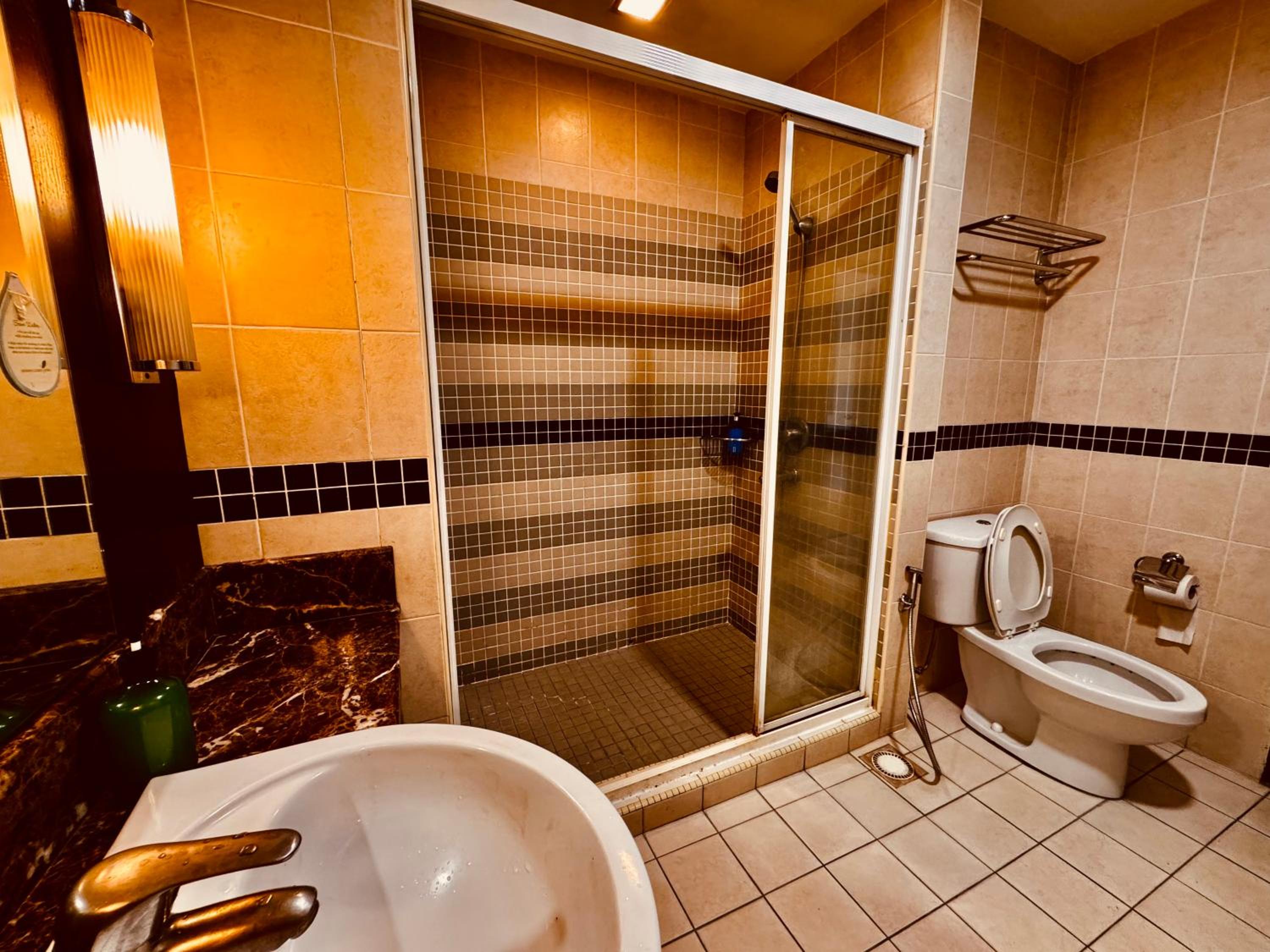 10 Seri Bukit Ceylon 5 minutes Alor Street Bukit Bintang KLCC Pavilion 2R2B 8 Pax