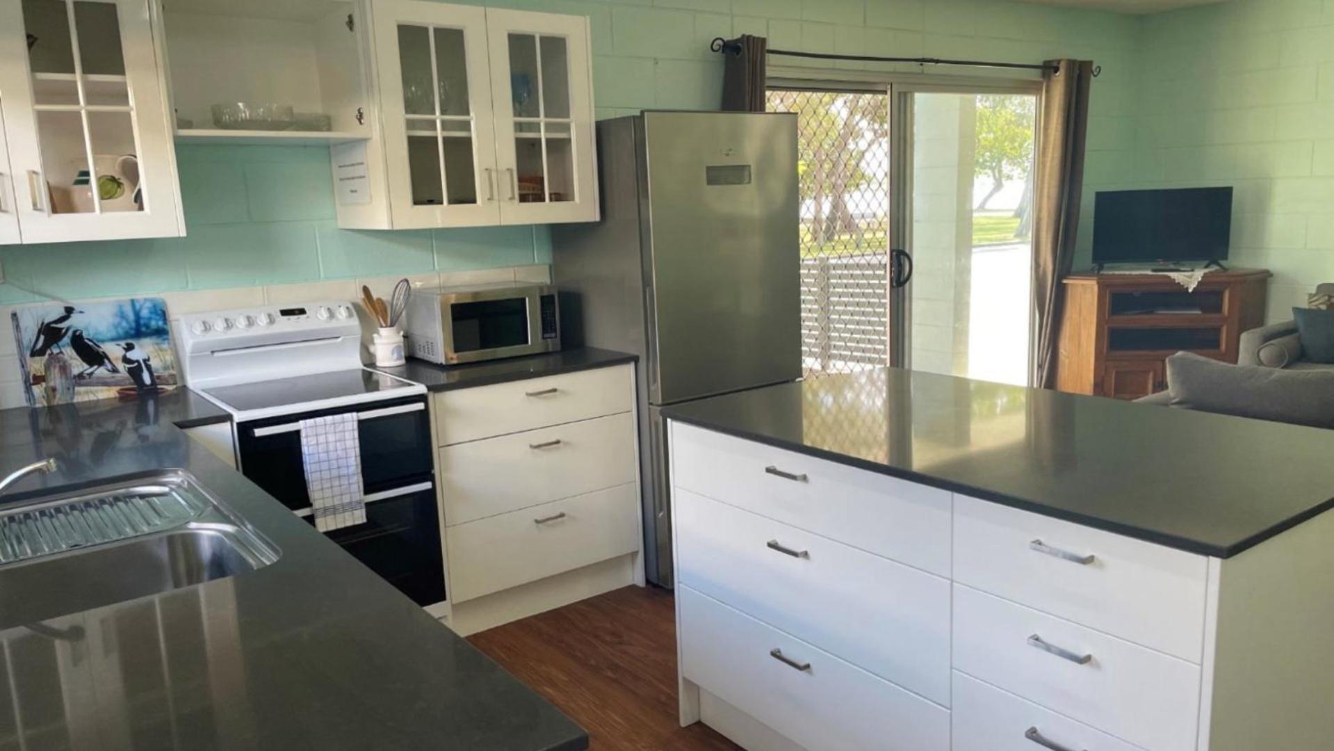 Charm and Comfort in this Ground floor unit with water views! Welsby Pde, Bongaree
