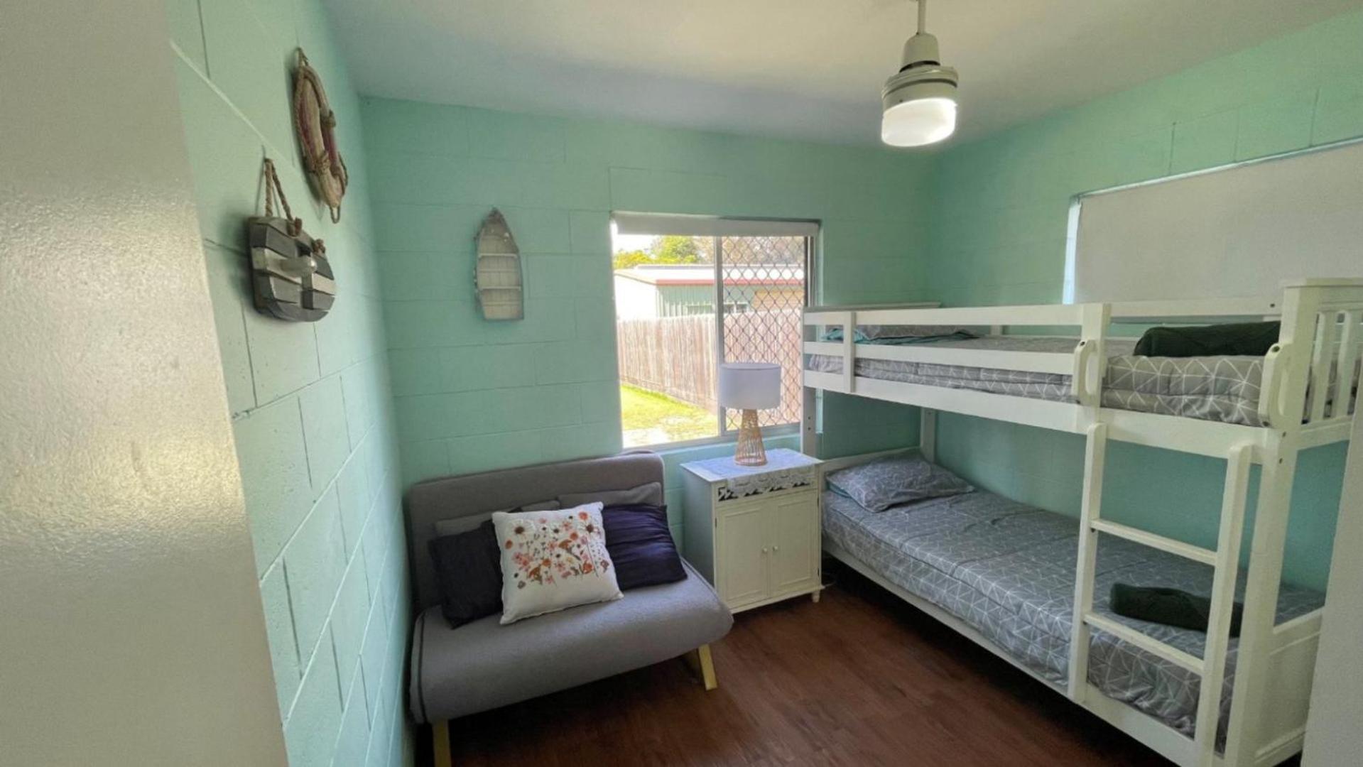 Charm and Comfort in this Ground floor unit with water views! Welsby Pde, Bongaree
