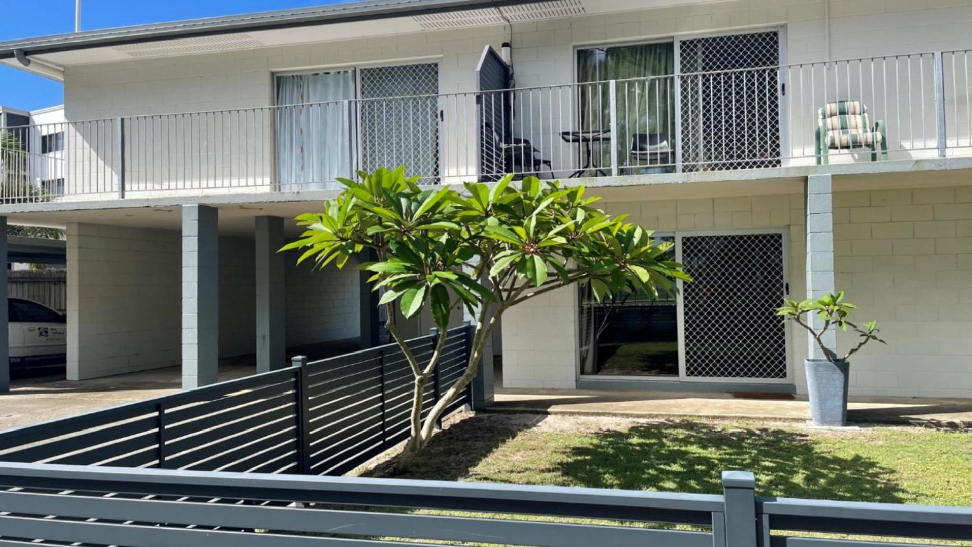 Charm and Comfort in this Ground floor unit with water views! Welsby Pde, Bongaree