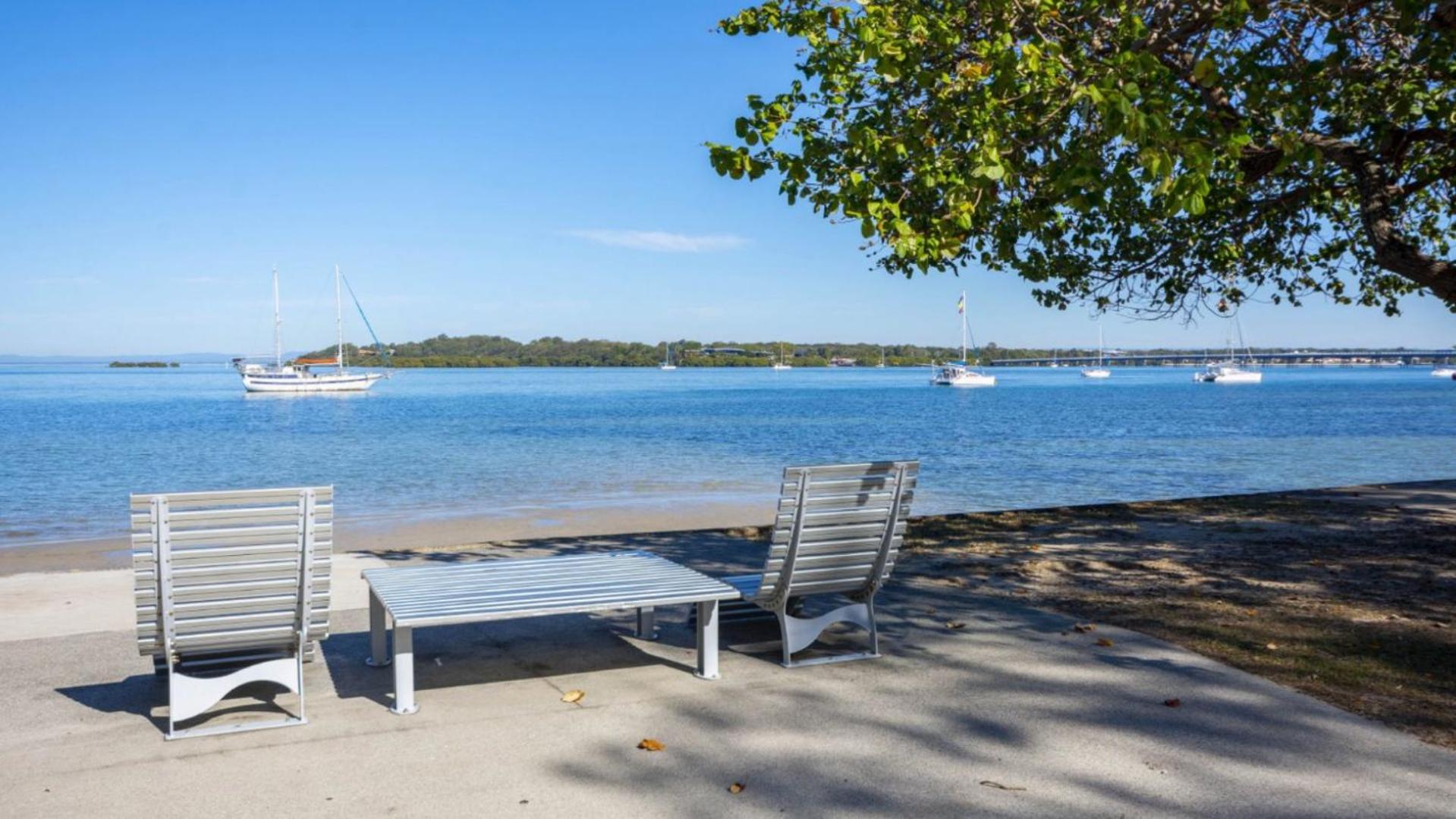 Charm and Comfort in this Ground floor unit with water views! Welsby Pde, Bongaree
