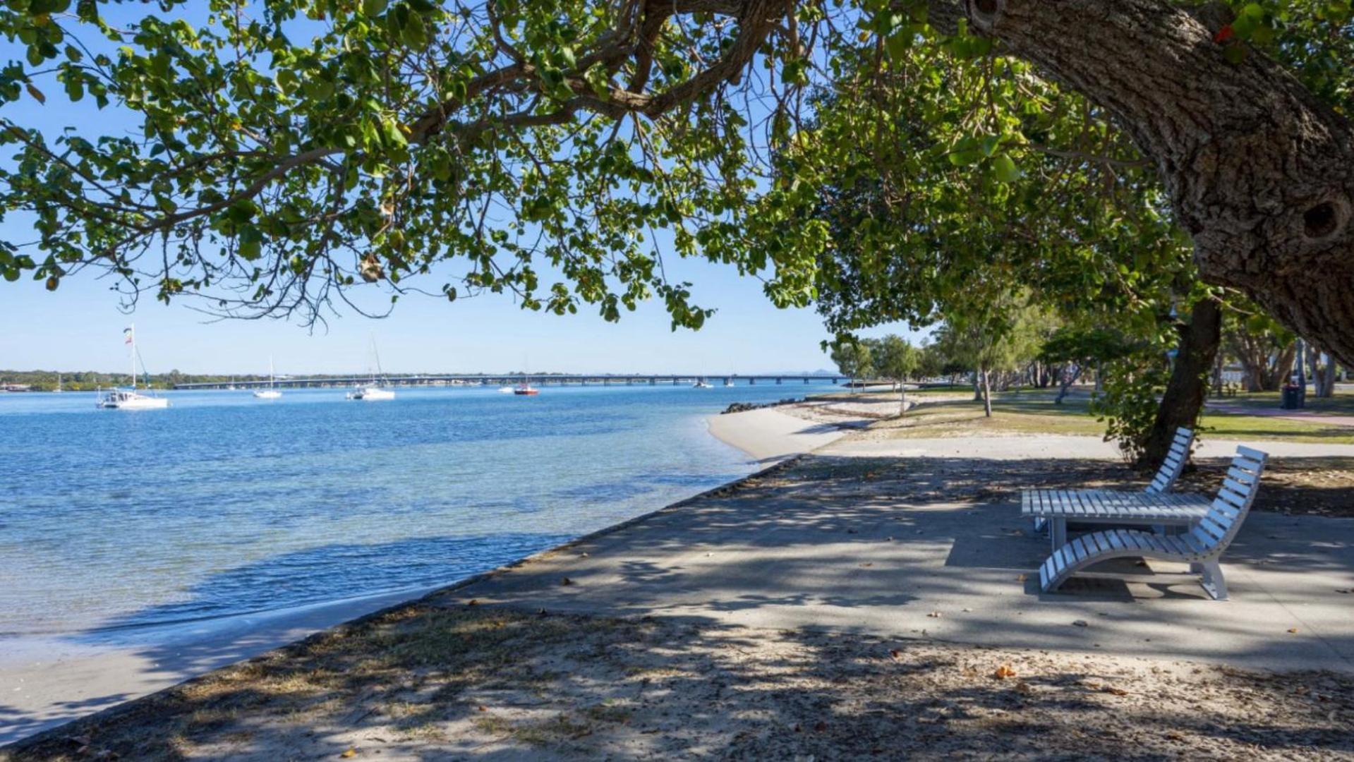 Charm and Comfort in this Ground floor unit with water views! Welsby Pde, Bongaree