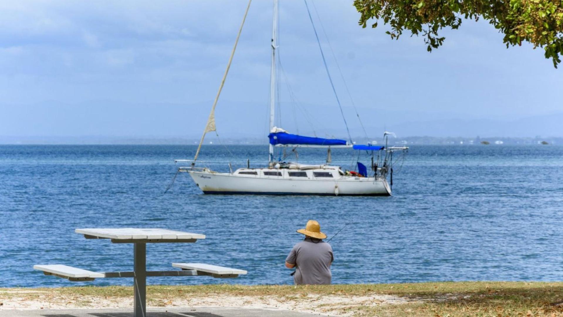 Charm and Comfort in this Ground floor unit with water views! Welsby Pde, Bongaree