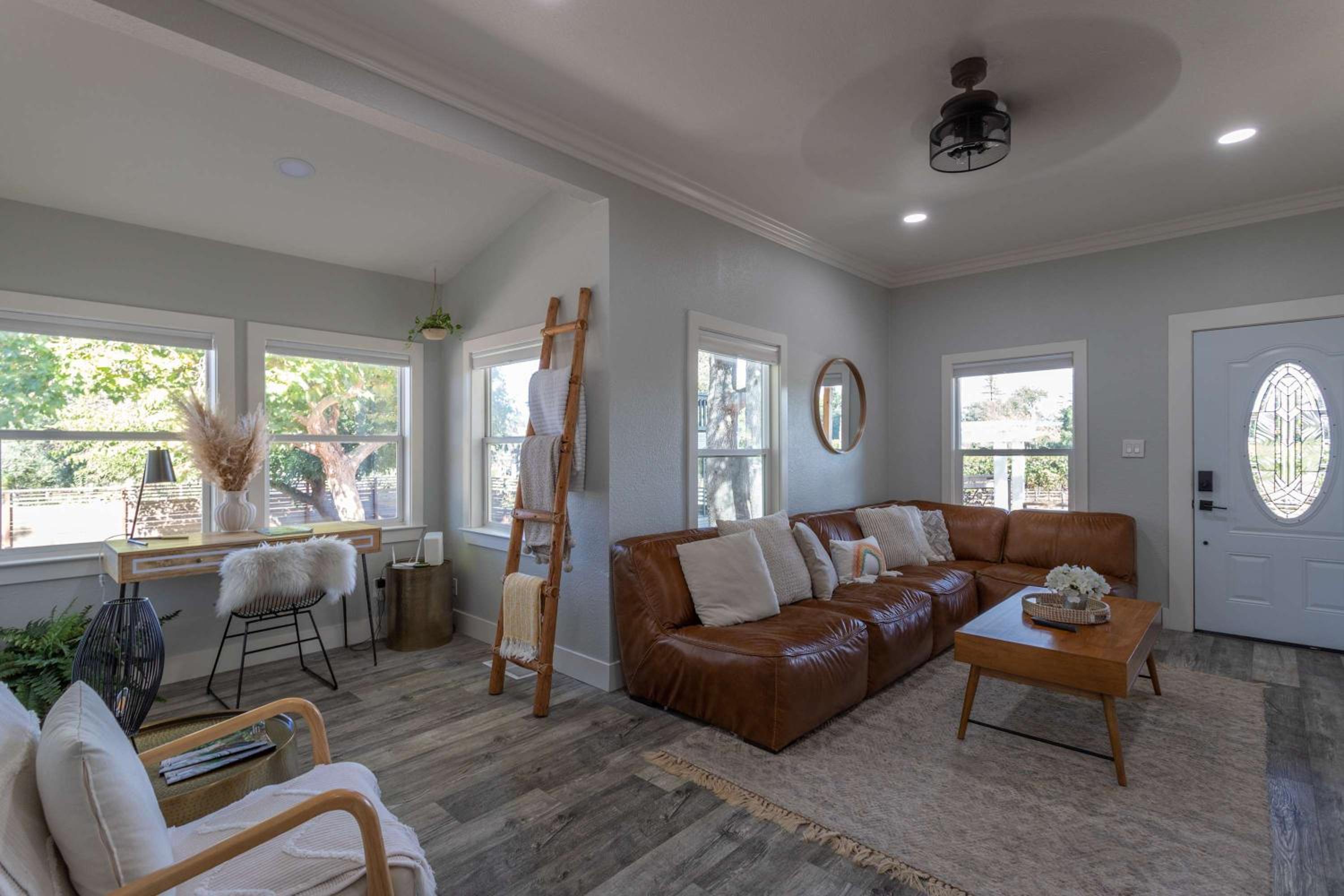 Relaxing 3BR Home with Vineyard View Rooftop Deck and Game Room view 5