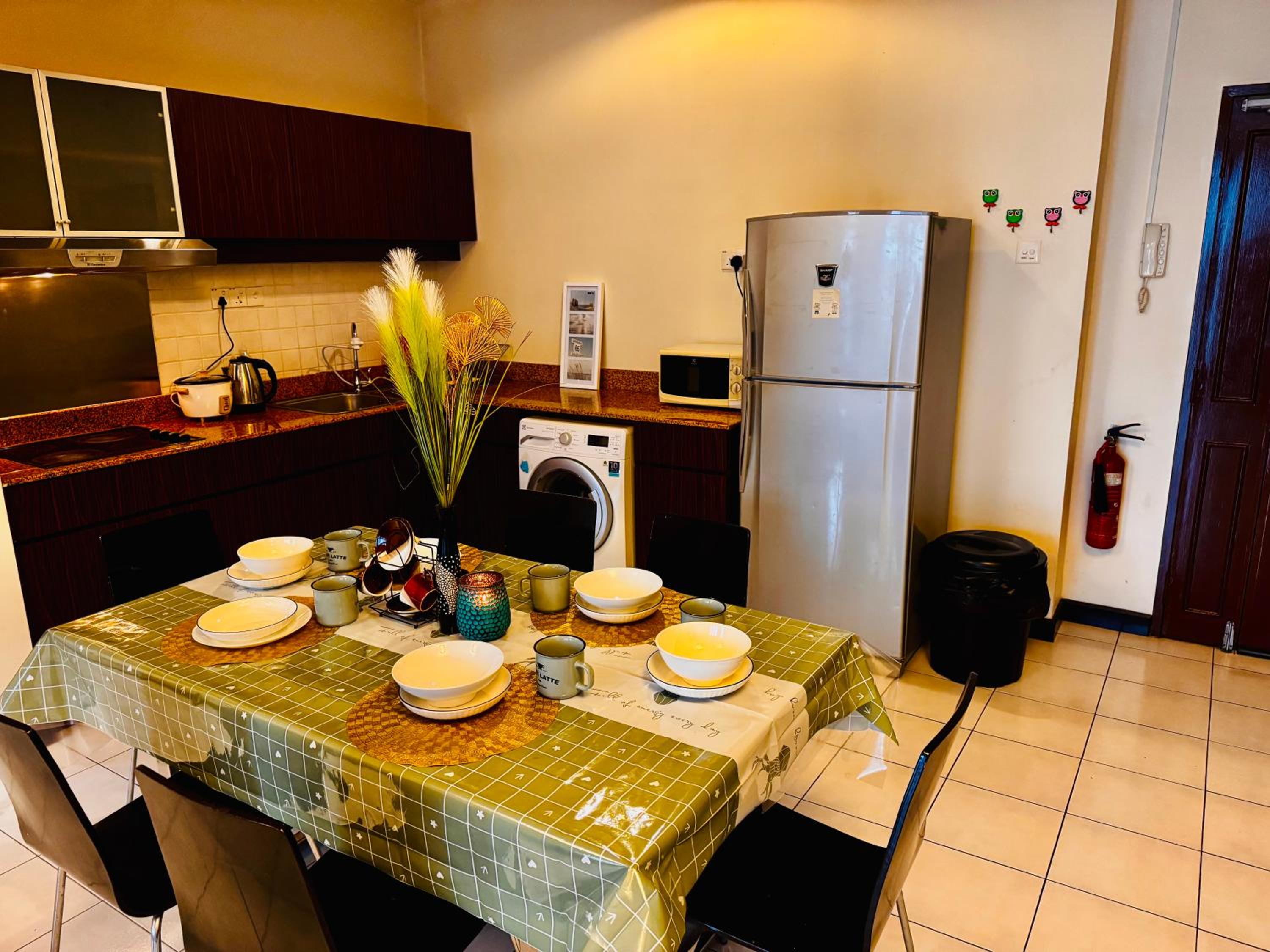 10 Seri Bukit Ceylon 5 minutes Alor Street Bukit Bintang KLCC Pavilion 2R2B 8 Pax