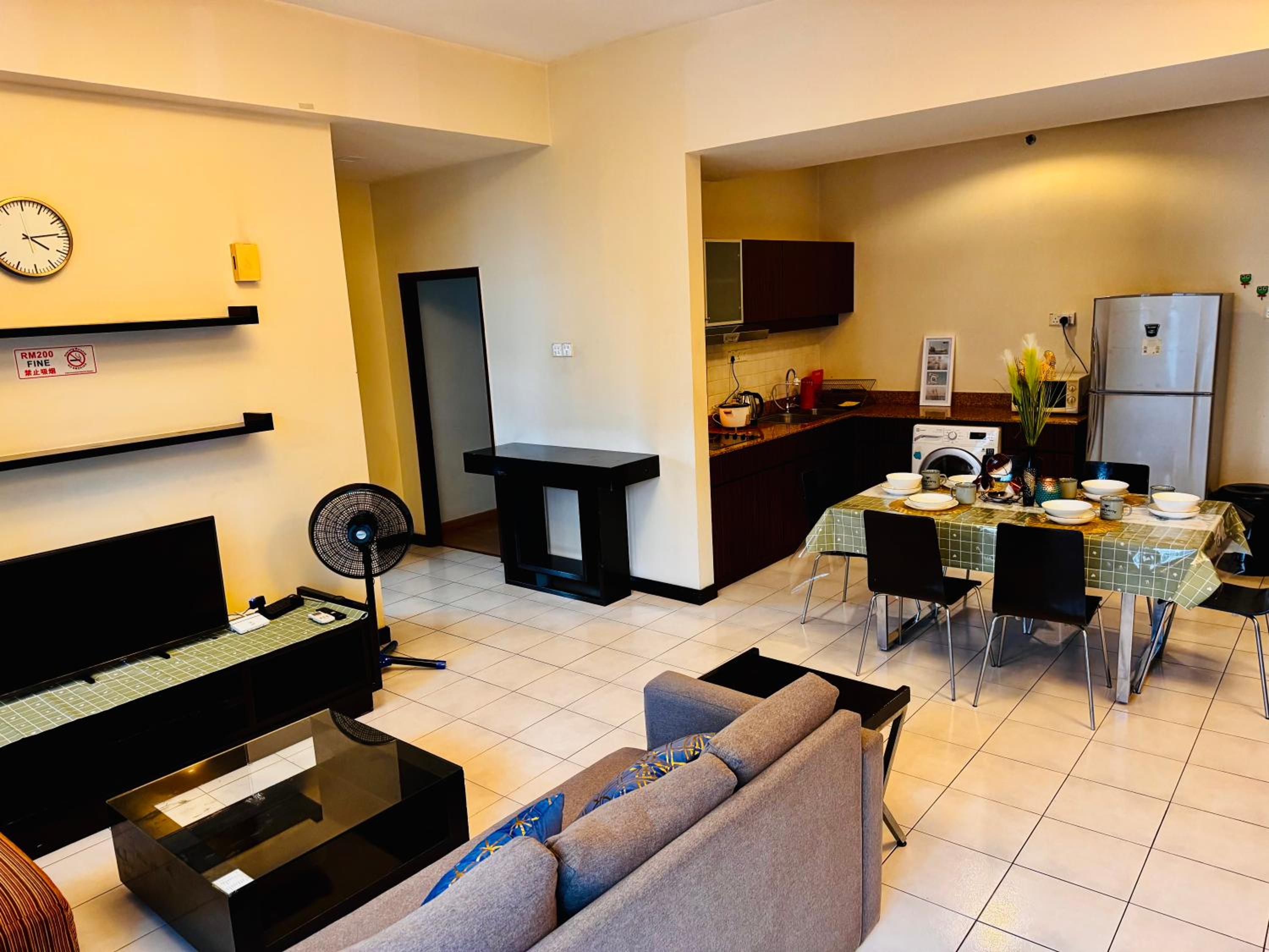 10 Seri Bukit Ceylon 5 minutes Alor Street Bukit Bintang KLCC Pavilion 2R2B 8 Pax
