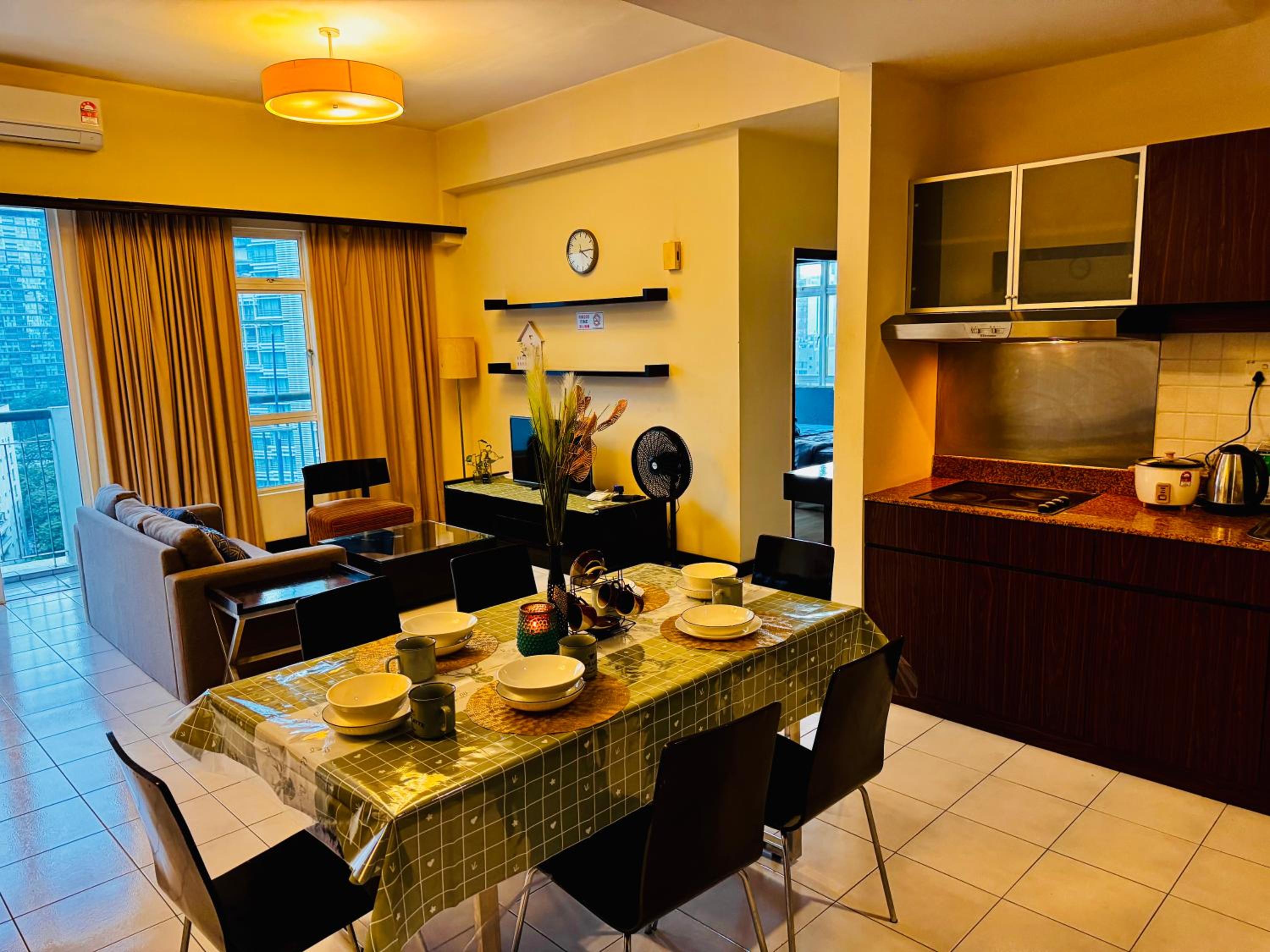 10 Seri Bukit Ceylon 5 minutes Alor Street Bukit Bintang KLCC Pavilion 2R2B 8 Pax