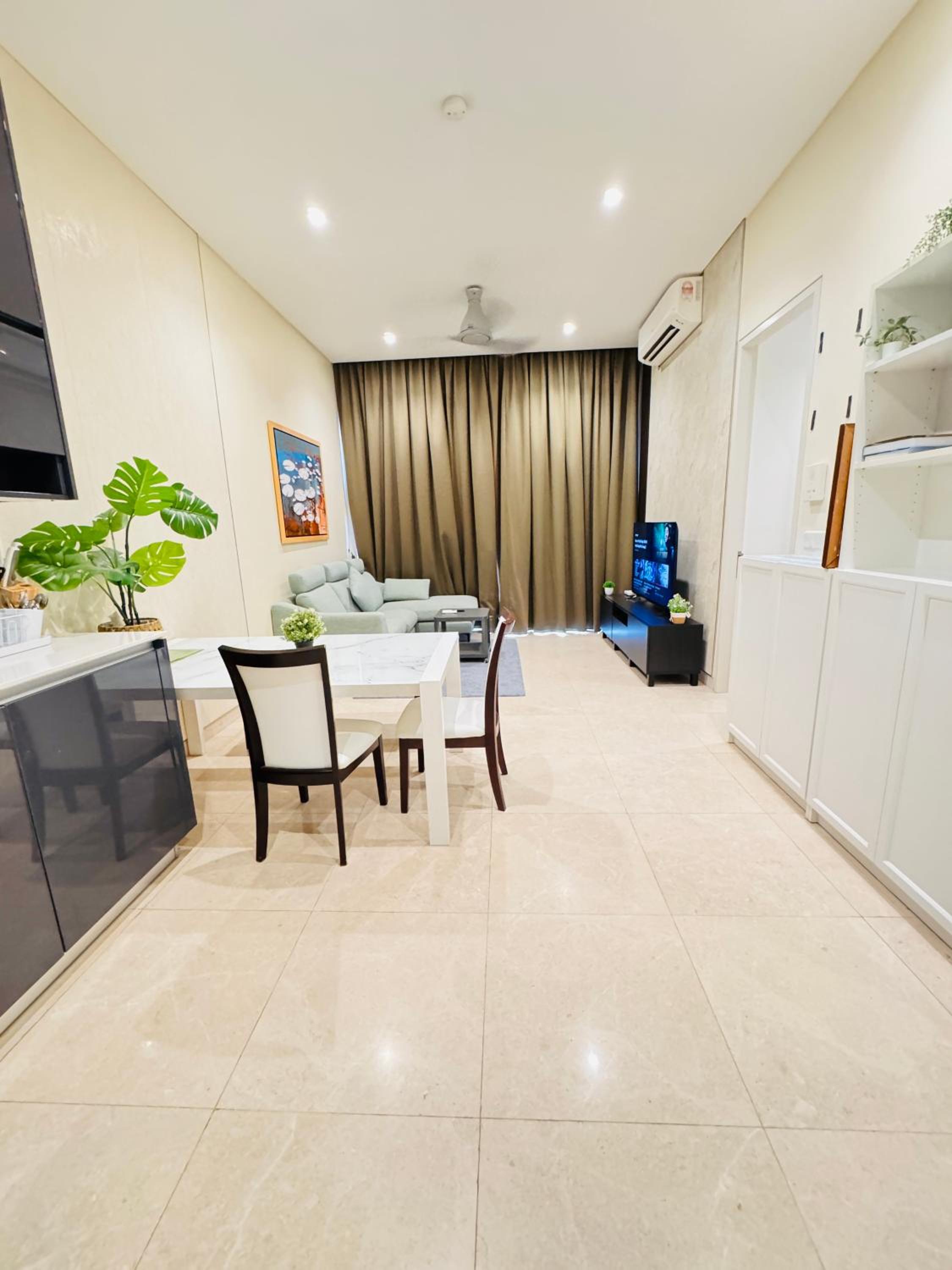 LUCENTIA RESIDENCE HOLYDAY IN Kl