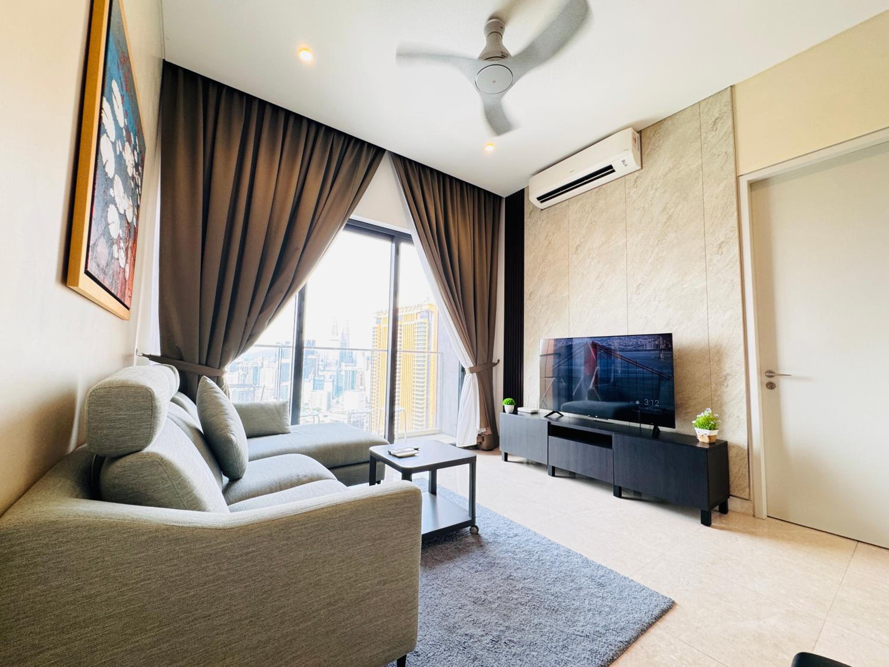 LUCENTIA RESIDENCE HOLYDAY IN Kl