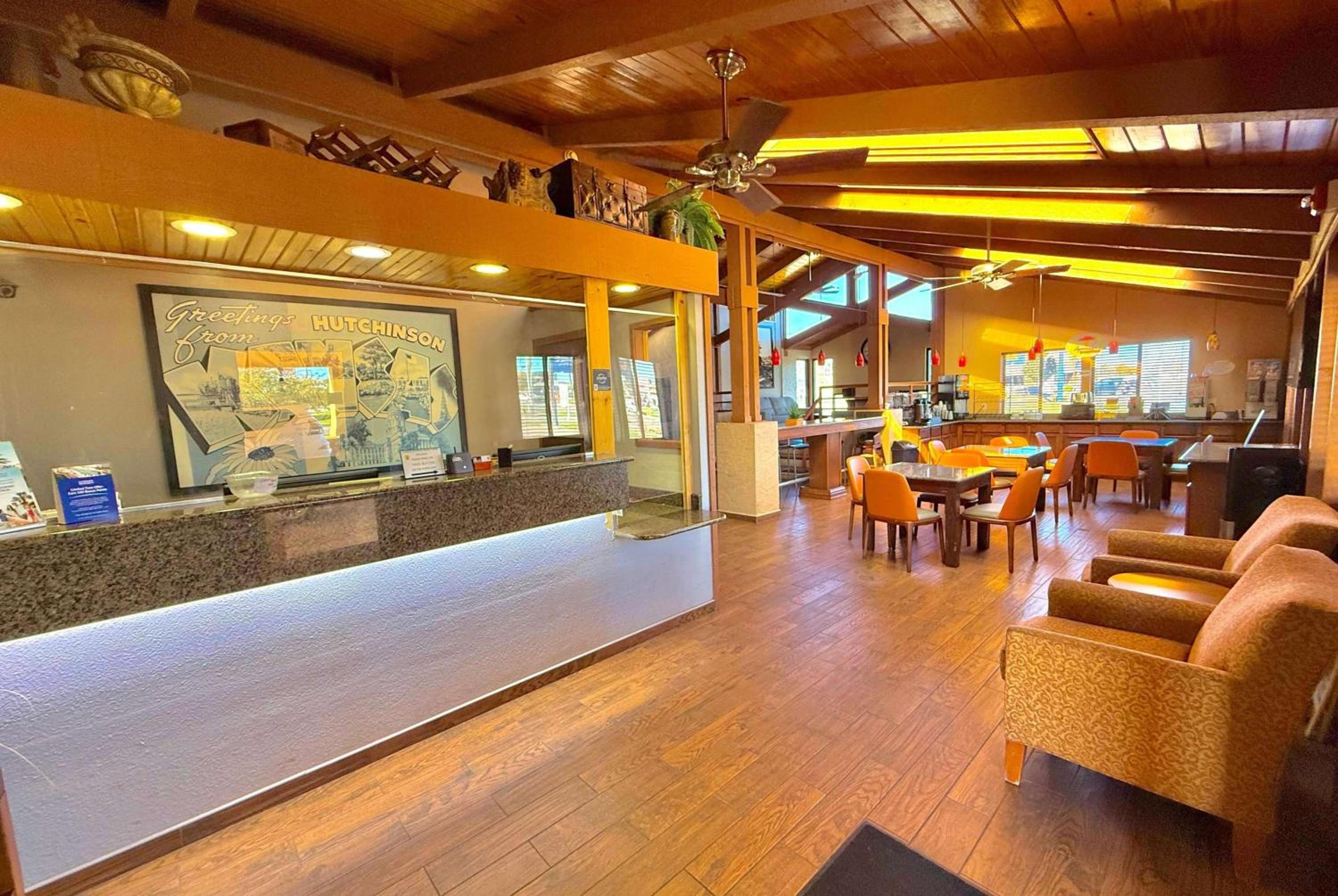 Hutchinson Vacations - Super 8 by Wyndham Hutchinson - Property Image 1