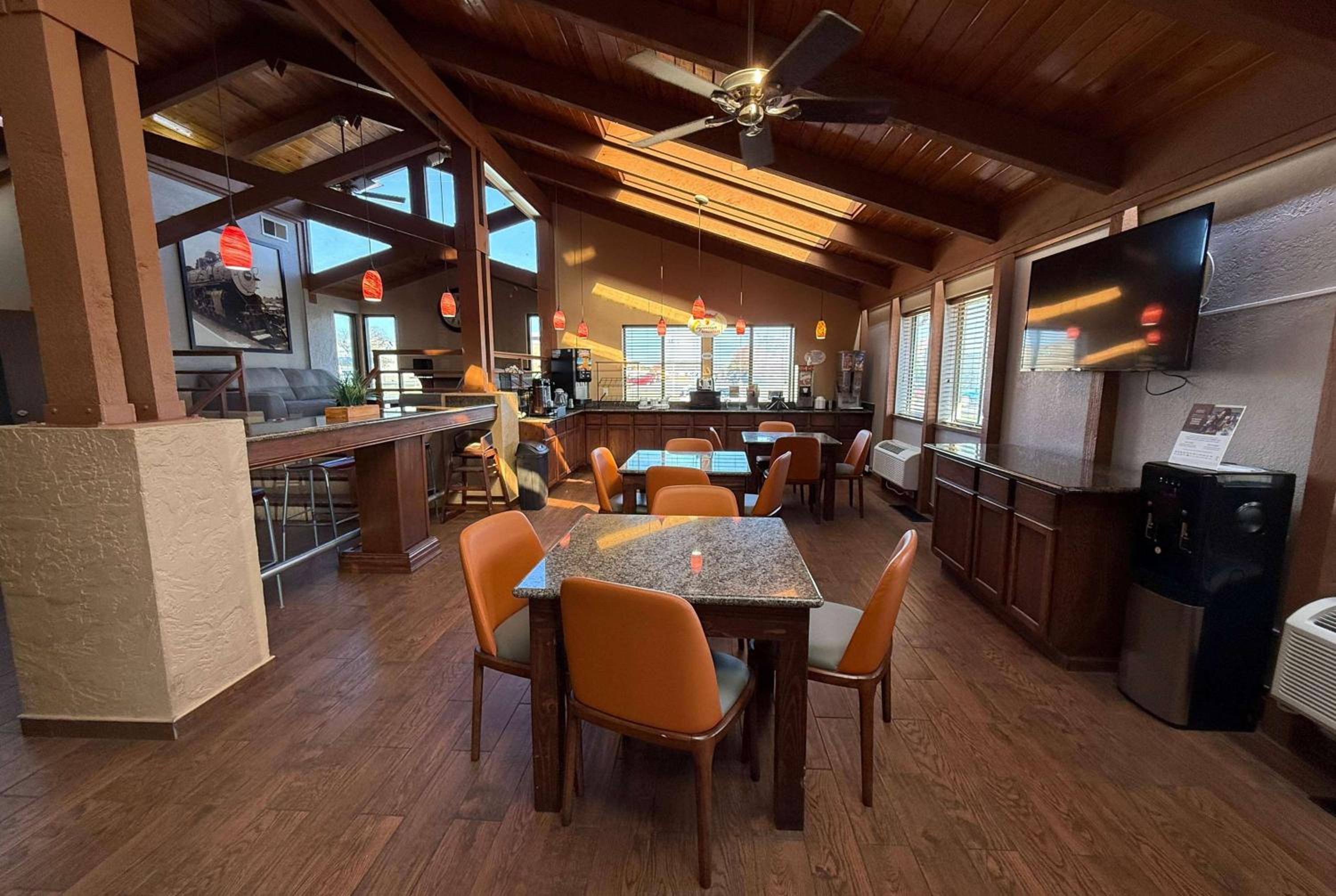Hutchinson Vacations - Super 8 by Wyndham Hutchinson - Property Image 12