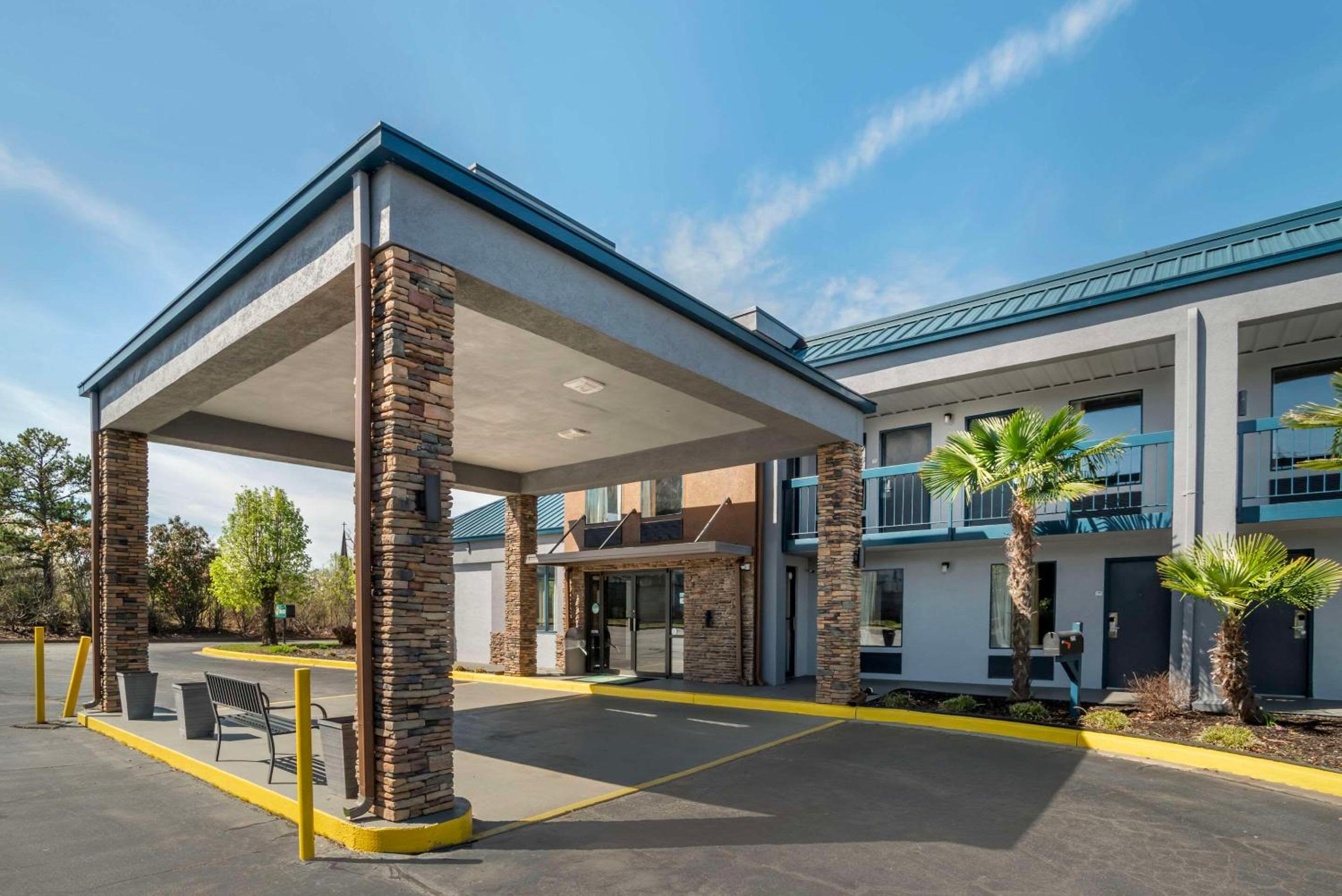 Hotel Quality Inn Simpsonville-Greenville - Image 1