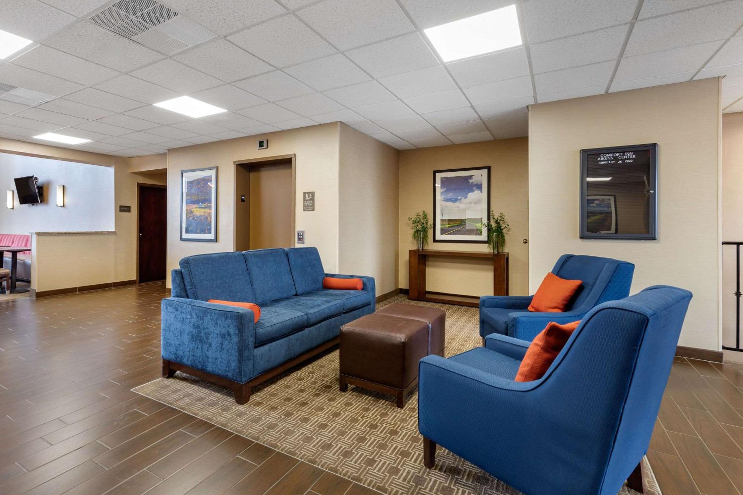 Comfort Inn Aikens Center view 5