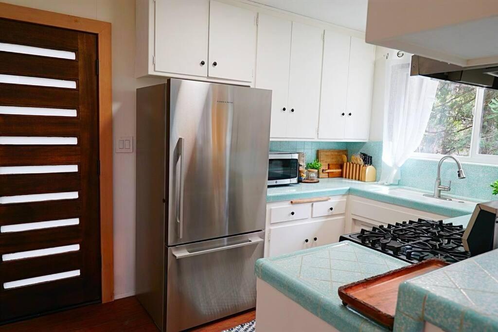 Beautiful Renovated Cozy Forest Home with Hot Tub in Crestline view 3