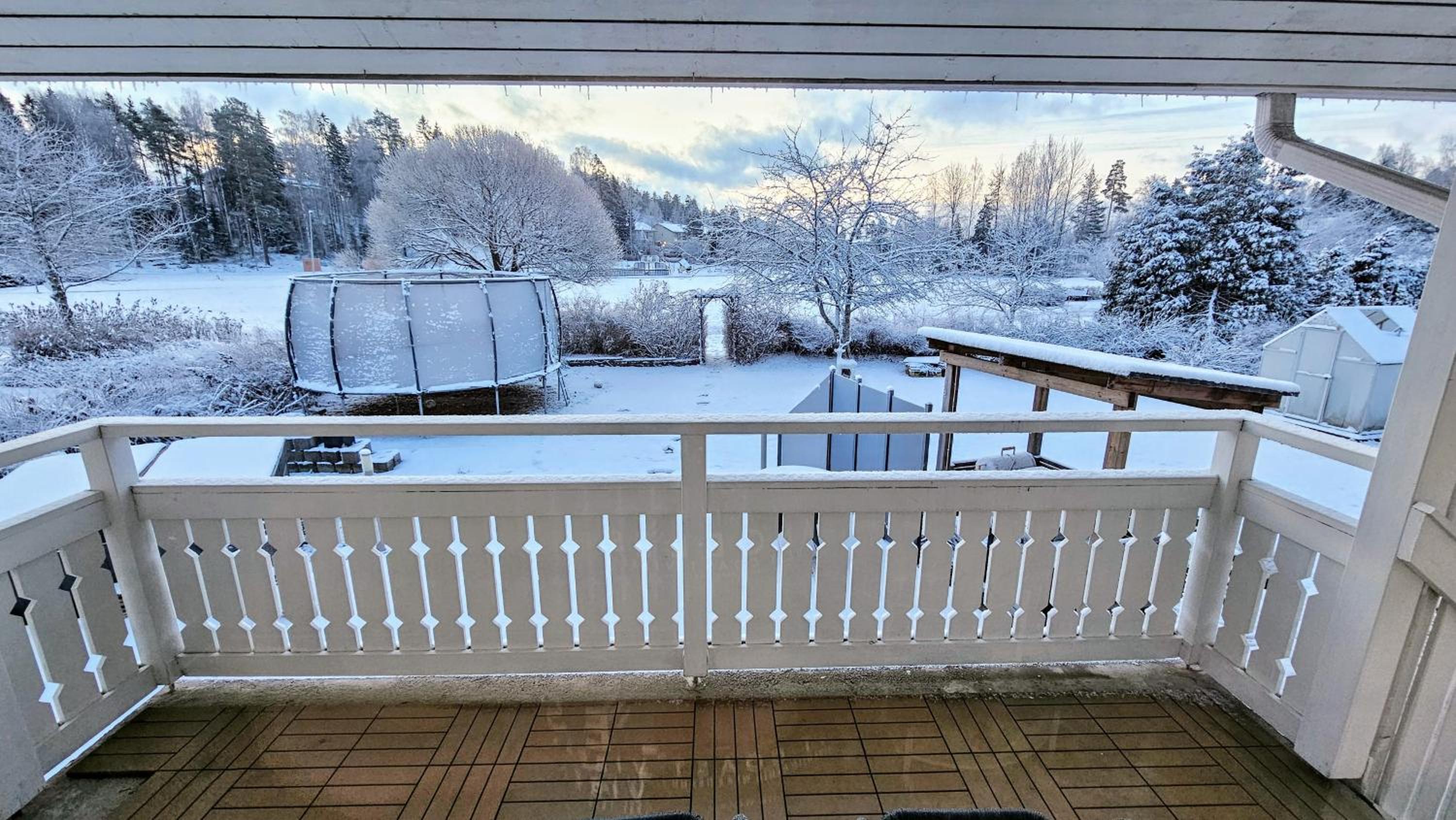 Viihtyisä huone