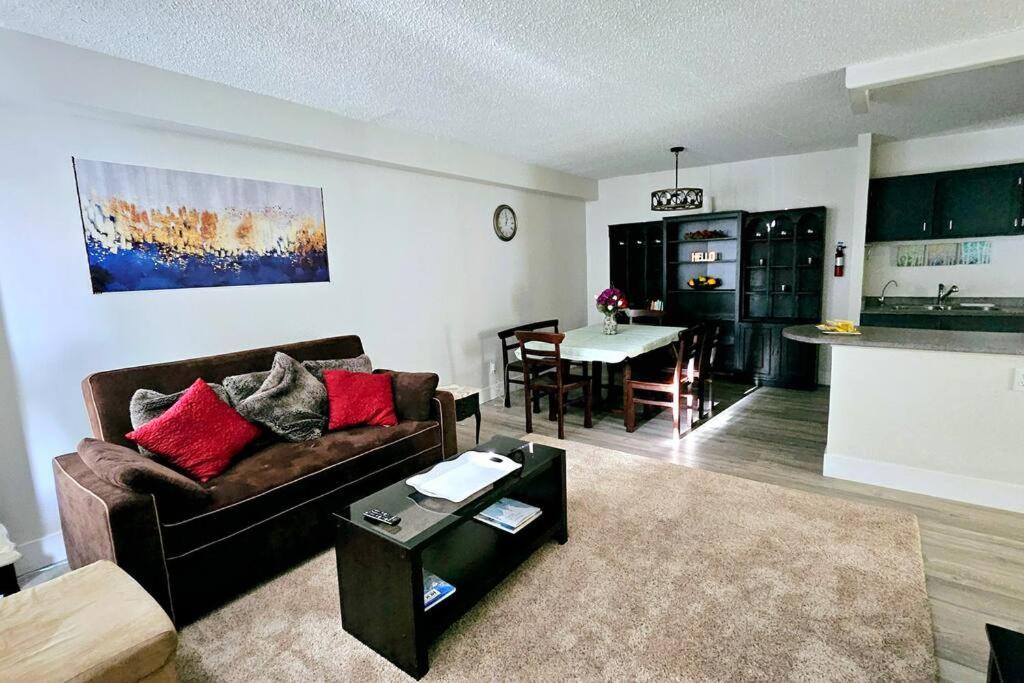 Spacious Top Floor at Stampede w Free Parking and AC