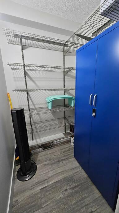 Spacious Top Floor at Stampede w Free Parking and AC