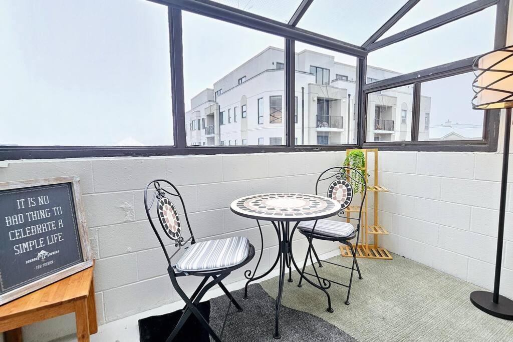 Spacious Top Floor at Stampede w Free Parking and AC