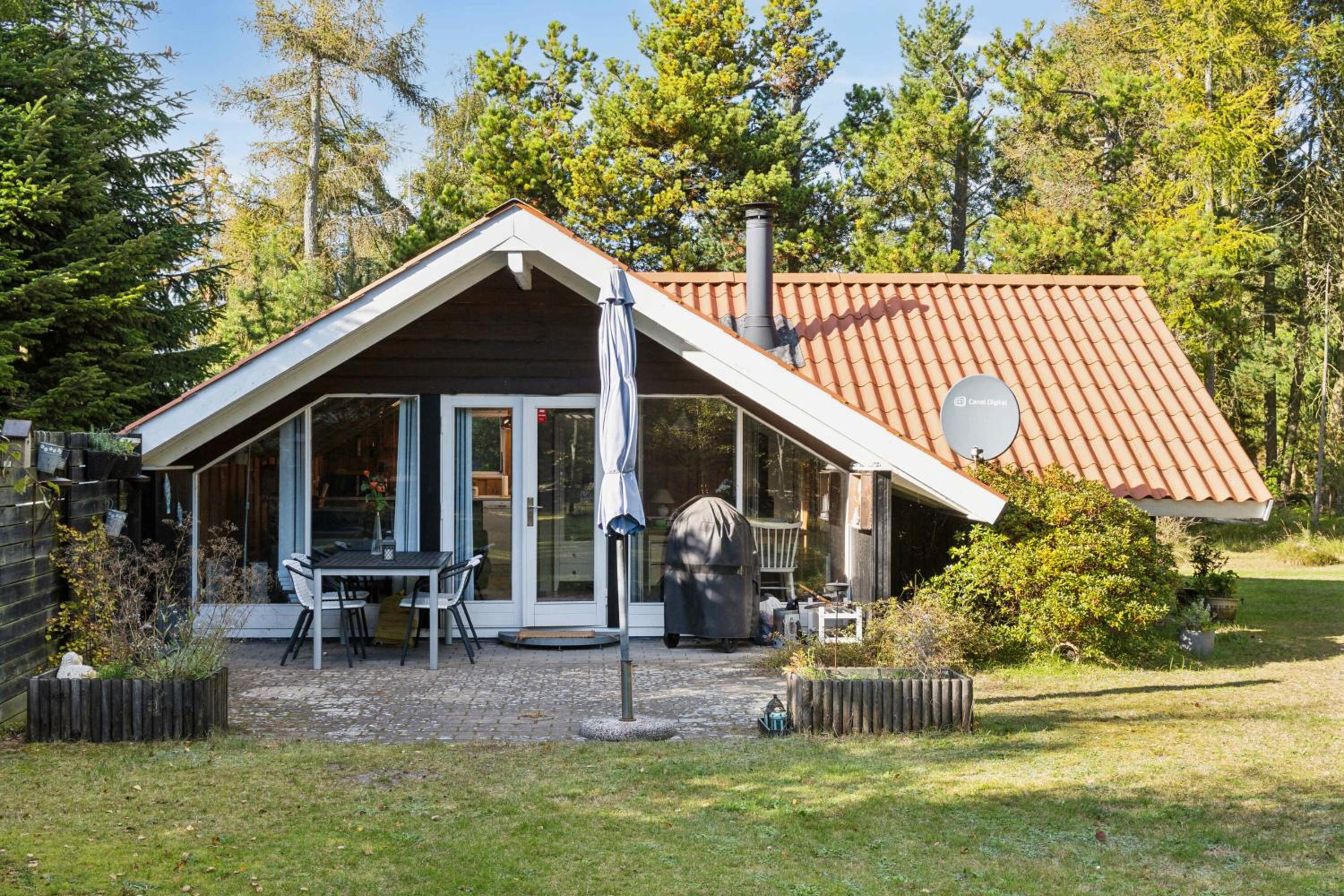 Charmerende Sommerhus Tæt På Naturen Og Vandet