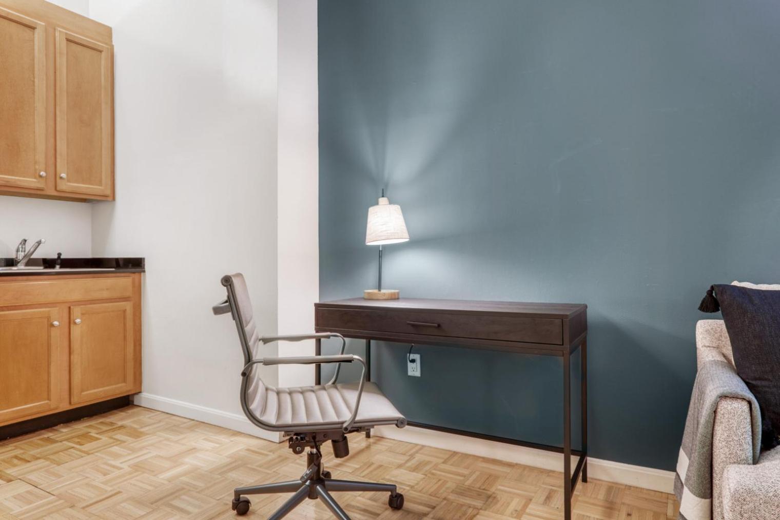 FiDi Studio w Doorman nr Fulton Stn Seaport NYC-441