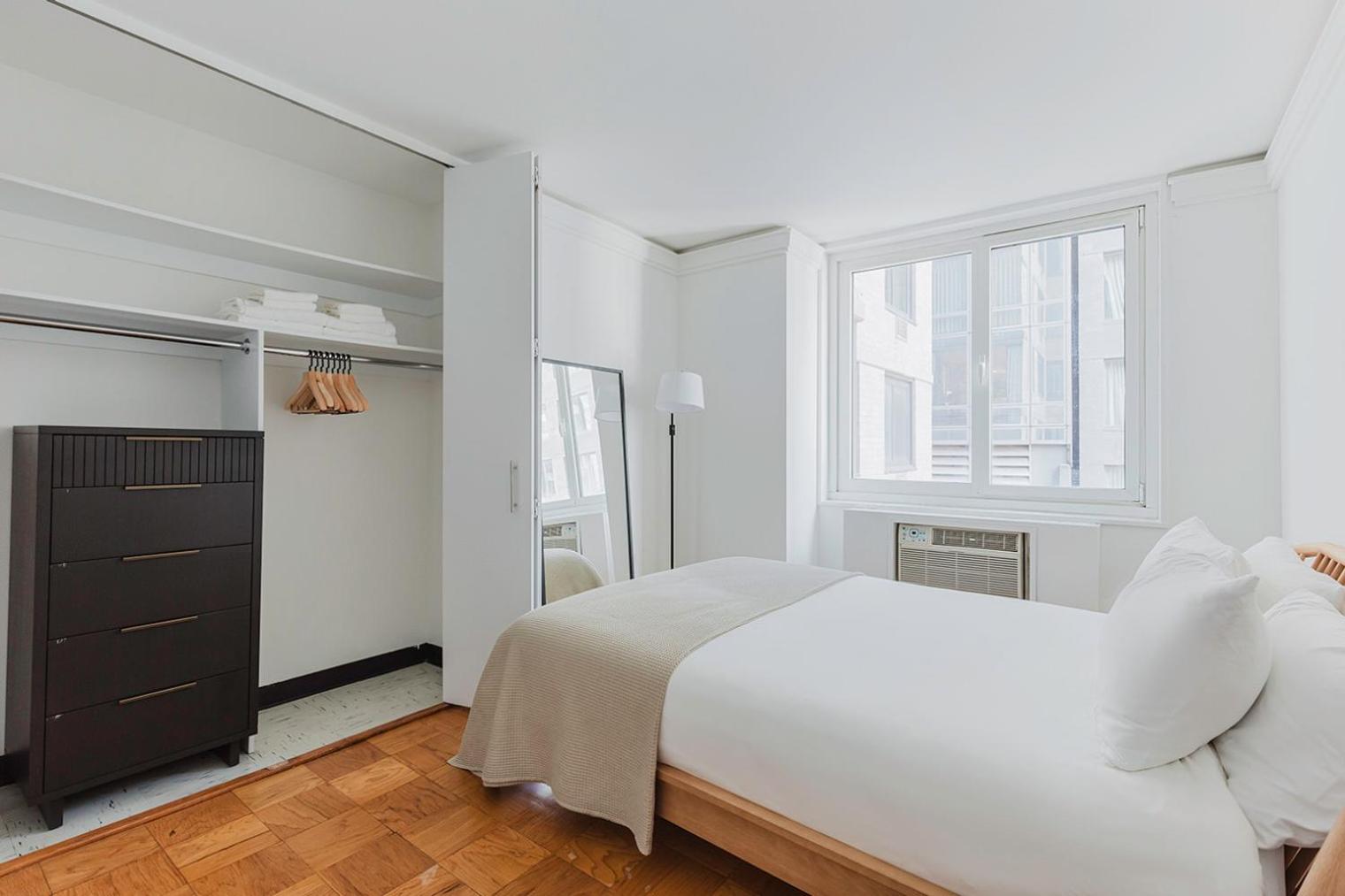 Blueground Midtown W gym wd nr Central Park NYC-1585