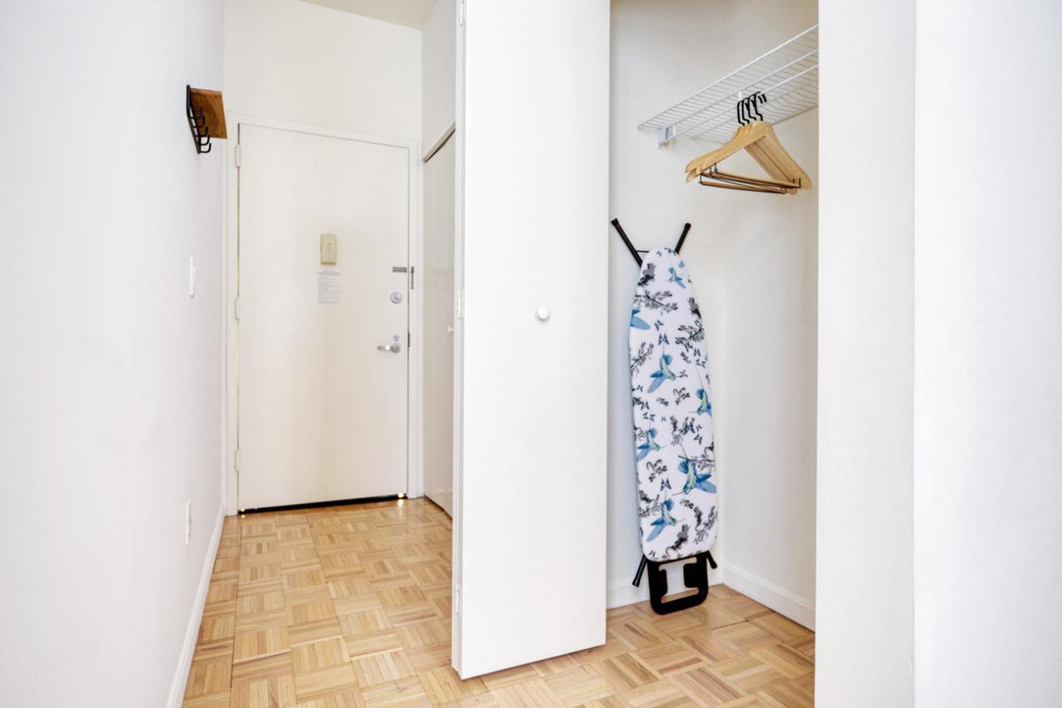 FiDi Studio w Doorman nr Fulton Stn Seaport NYC-441