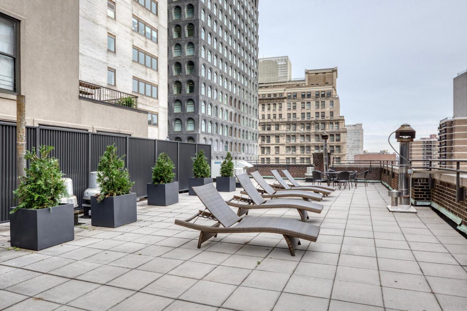 FiDi Studio w Doorman nr Fulton Stn Seaport NYC-441
