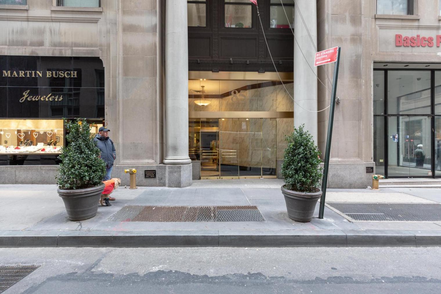 FiDi Studio w Doorman nr Fulton Stn Seaport NYC-441