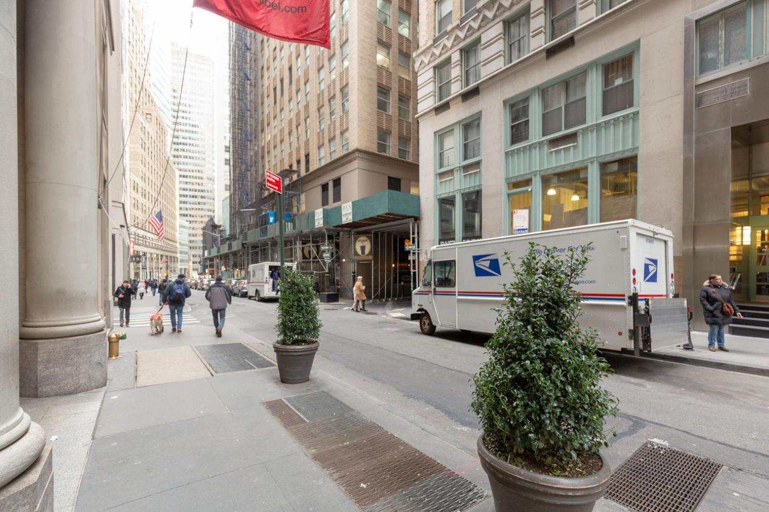 FiDi Studio w Doorman nr Fulton Stn Seaport NYC-441