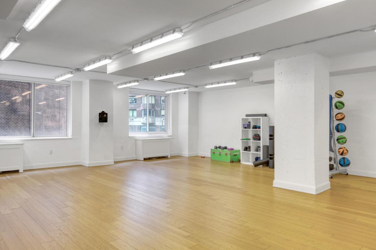 Blueground Midtown E gym wd nr UN NYC-1150