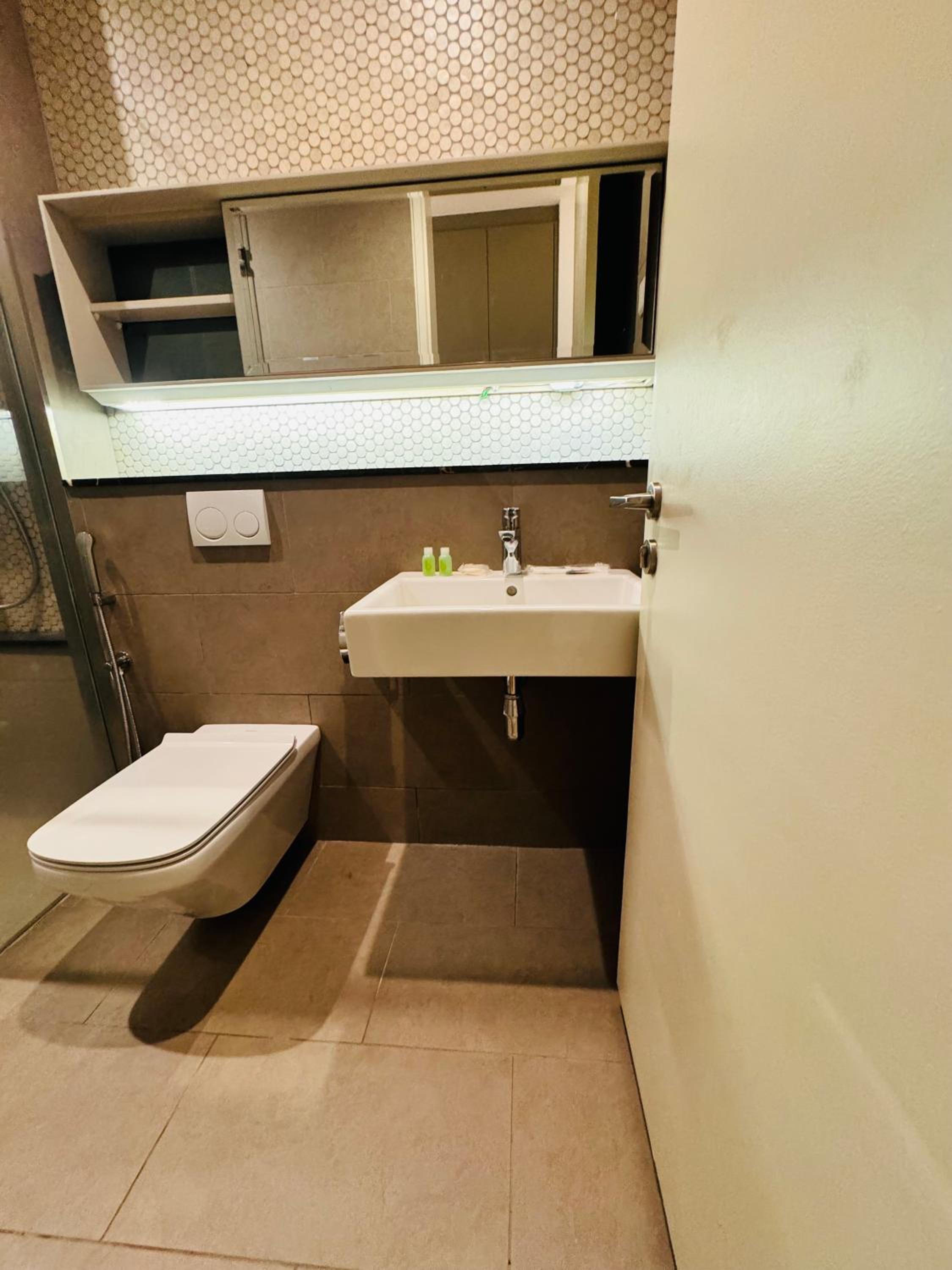 LUCENTIA RESIDENCE HOLYDAY IN Kl