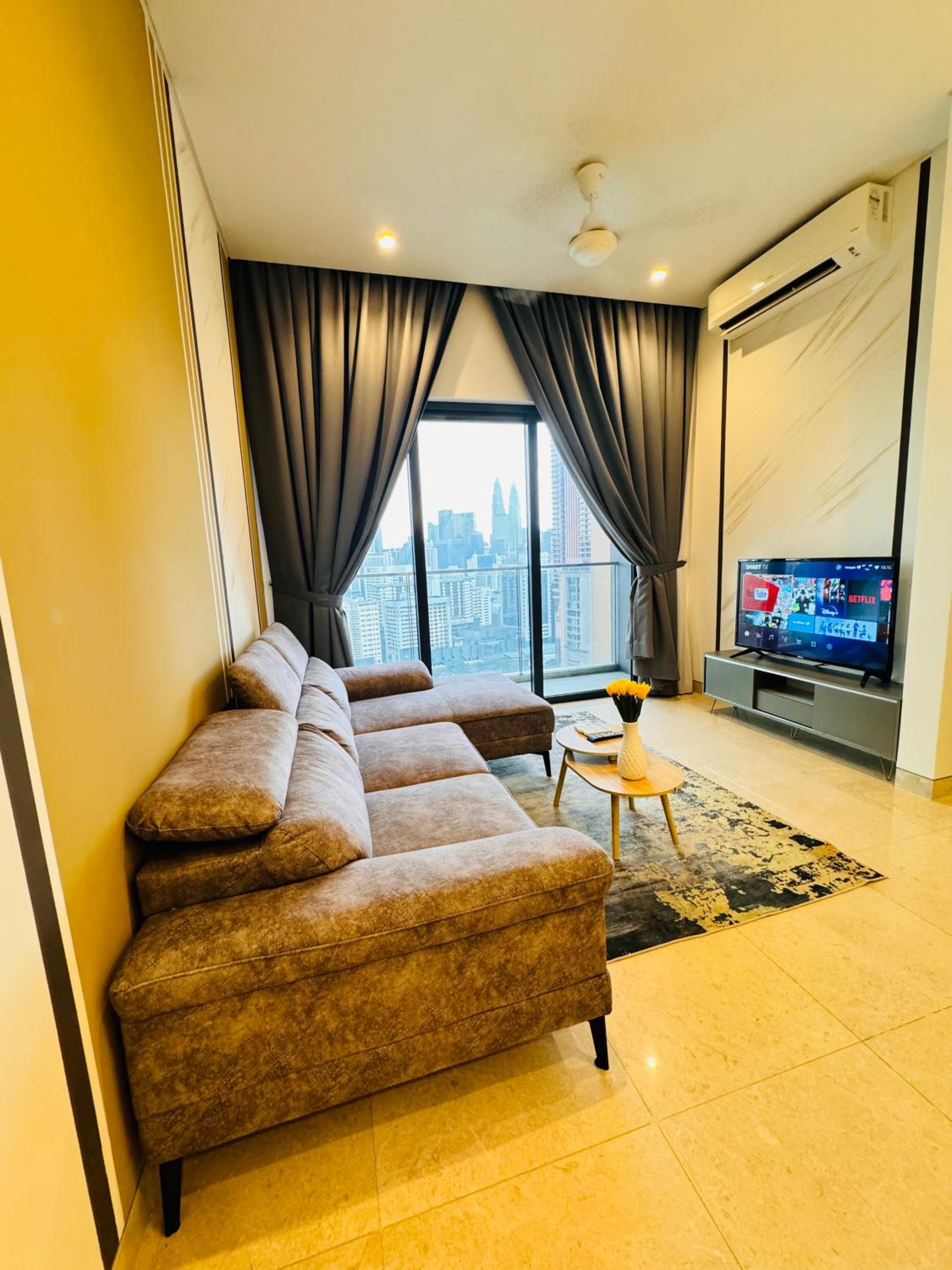 LUCENTIA RESIDENCE HOLYDAY IN Kl