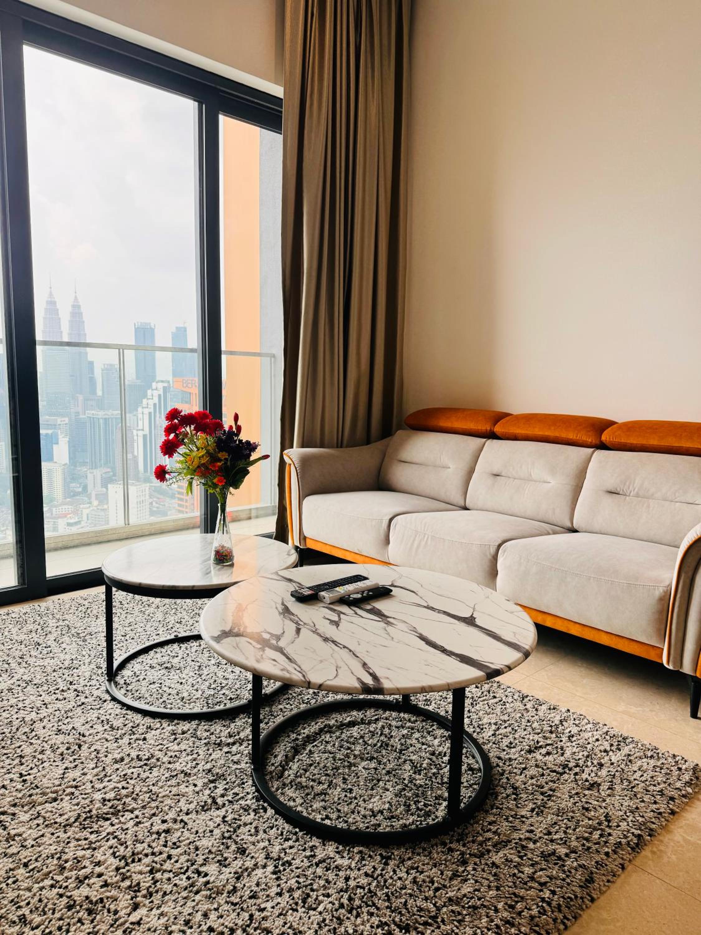 LUCENTIA RESIDENCE HOLYDAY IN Kl