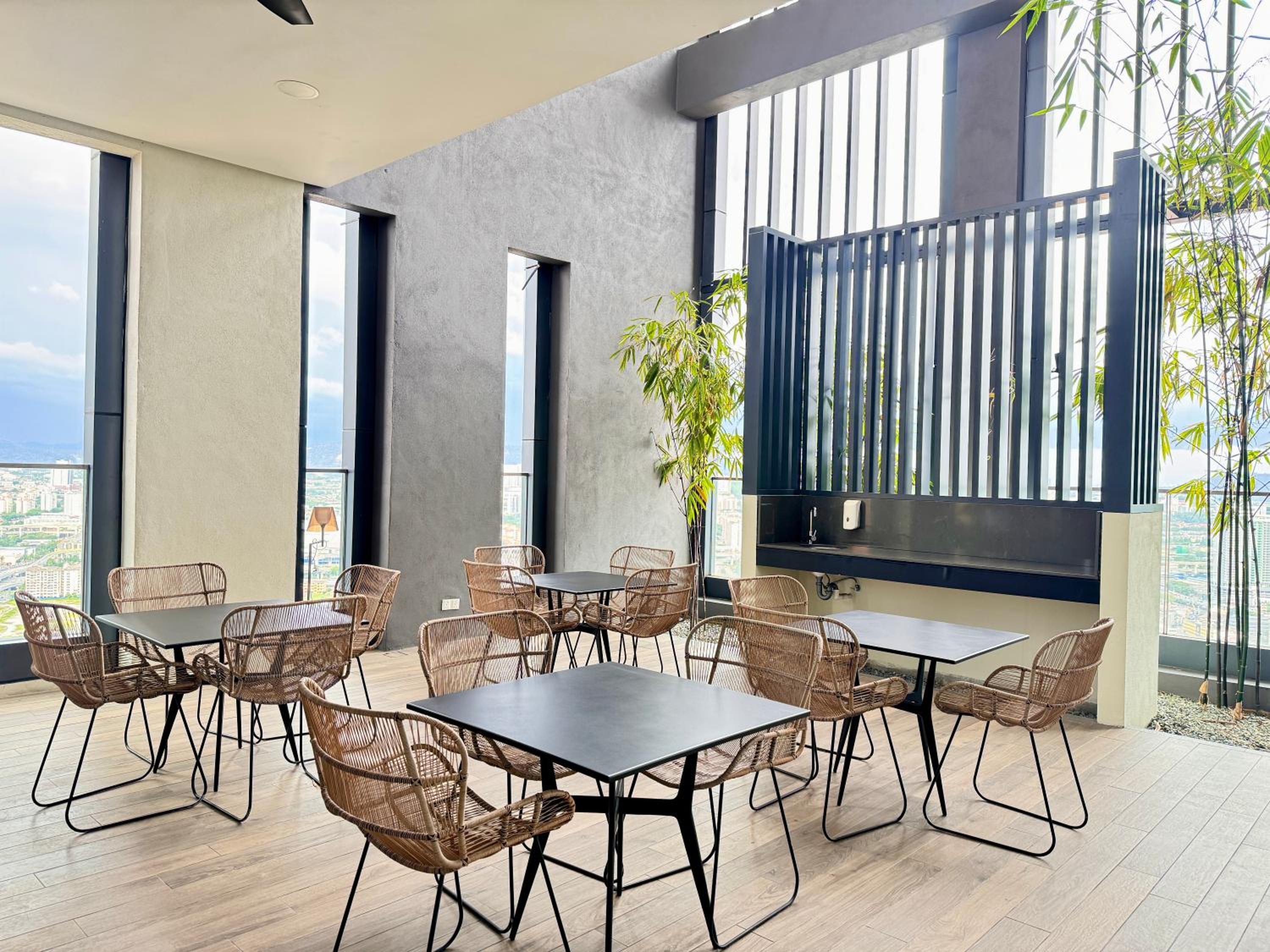 LUCENTIA RESIDENCE HOLYDAY IN Kl