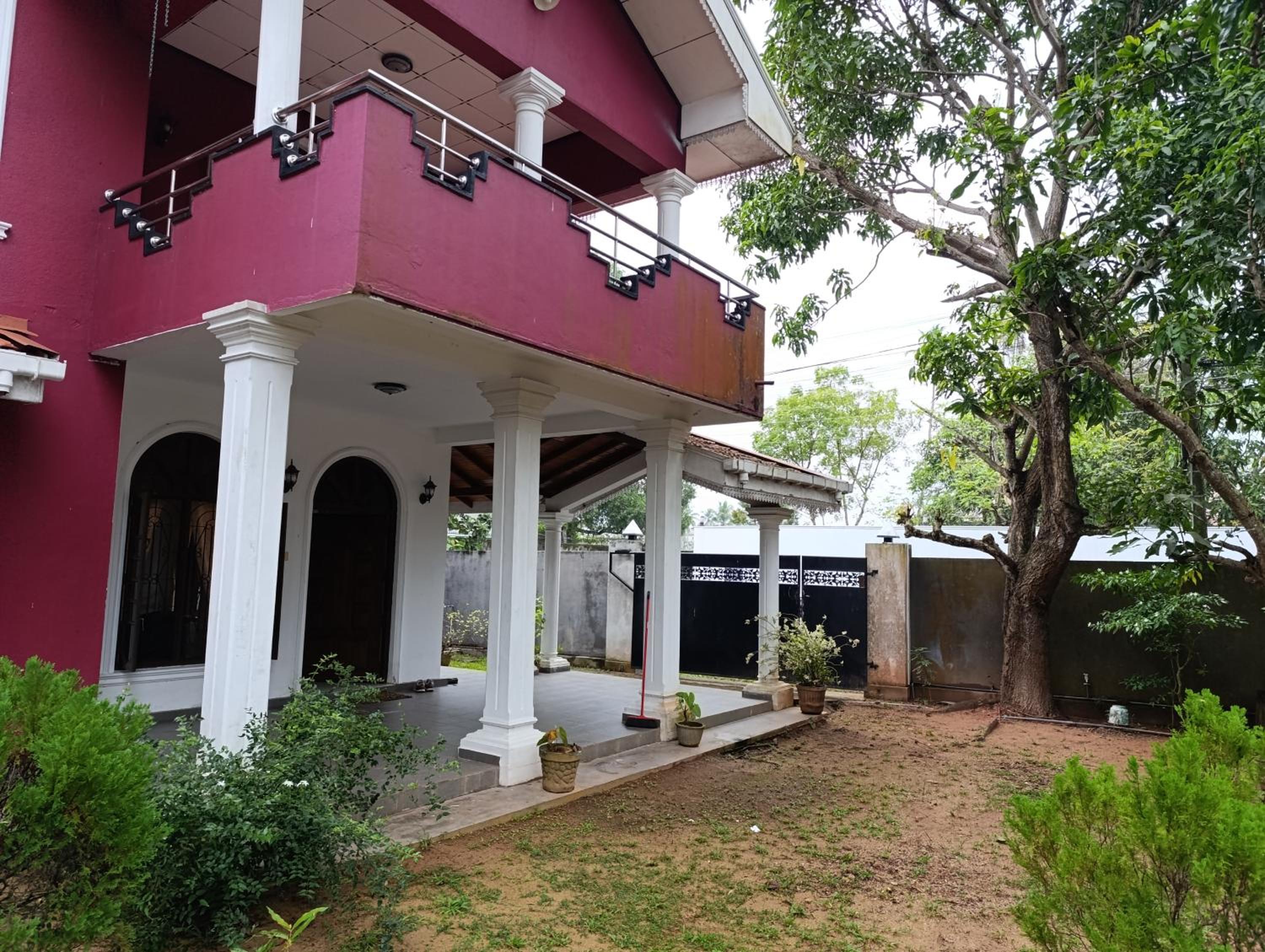 S and P Airport transit hostel and villa 01 view 3