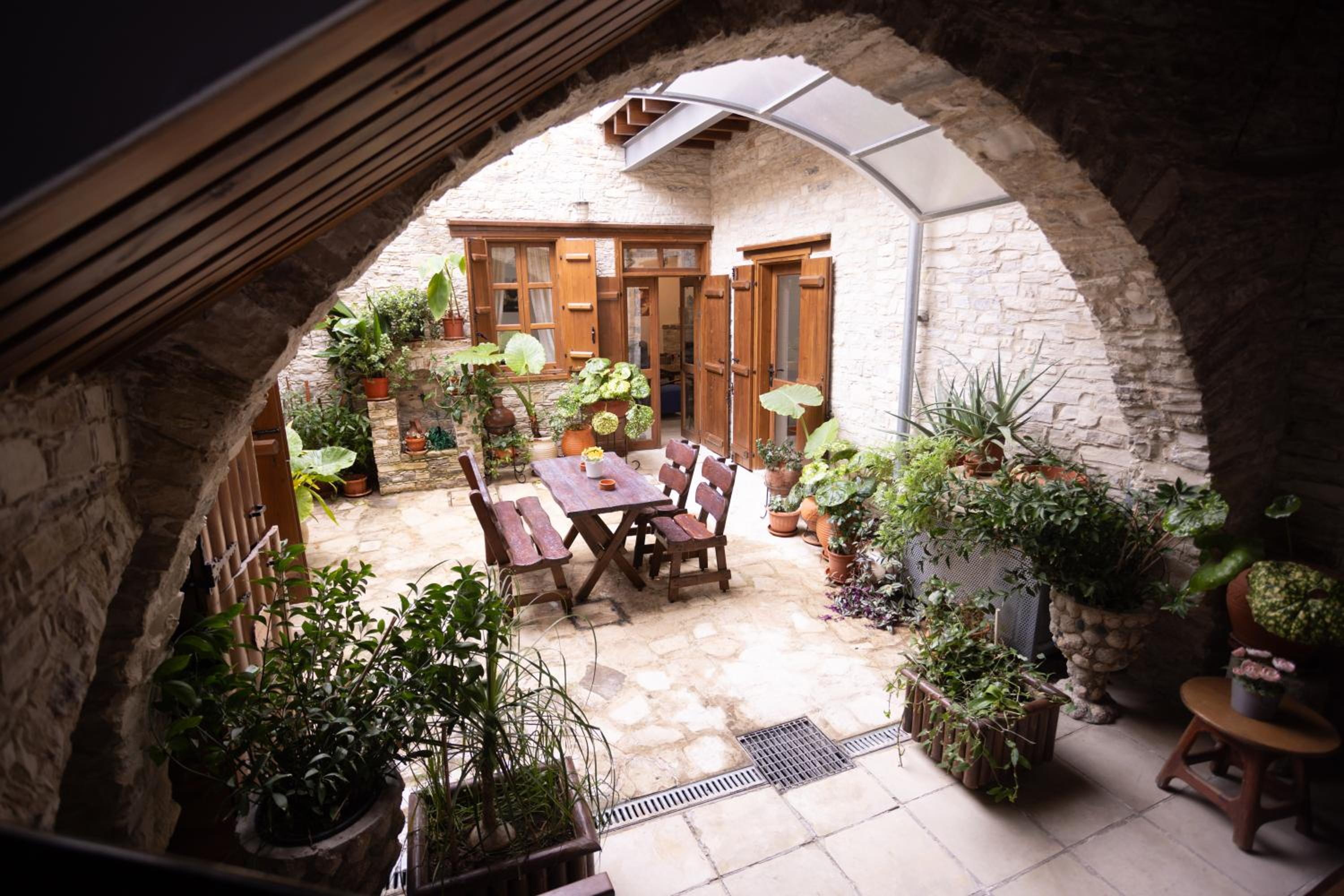 Lazaros Stonehouse