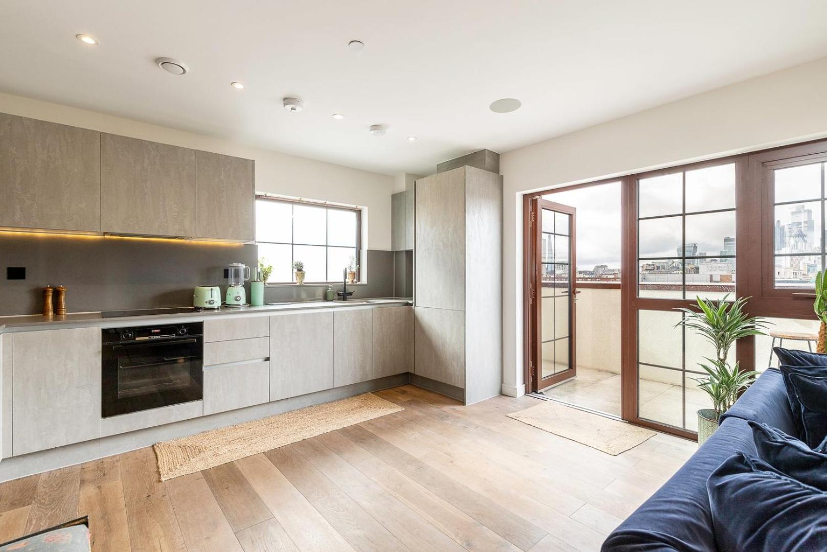 City View Spacious 2 bedroom Penthouse