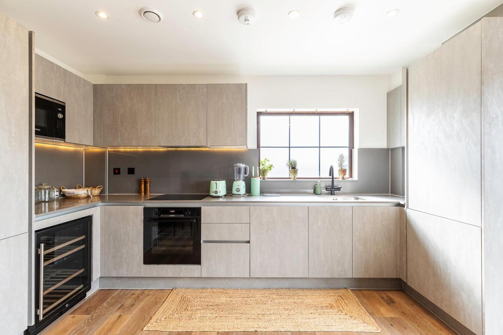 City View Spacious 2 bedroom Penthouse