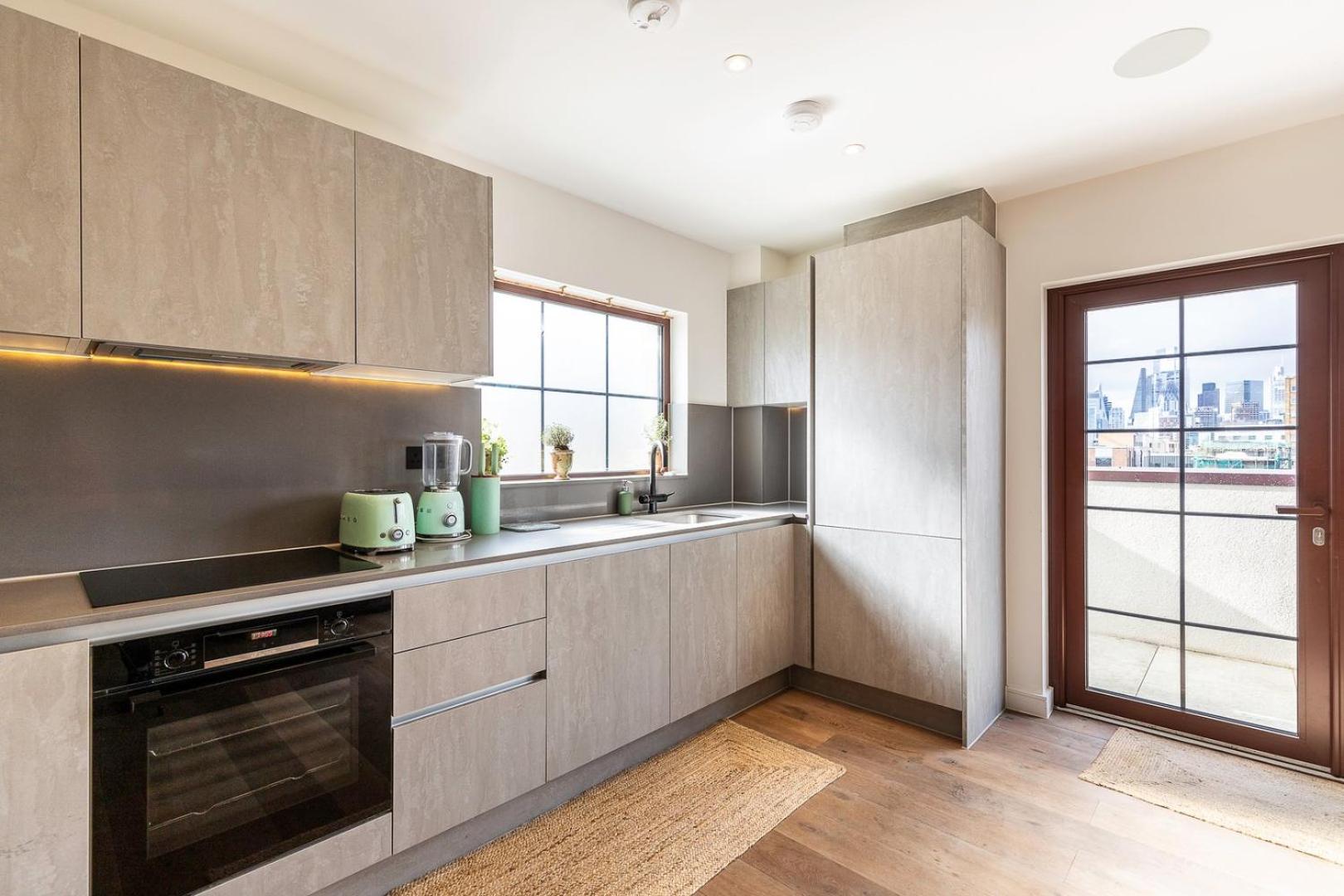 City View Spacious 2 bedroom Penthouse