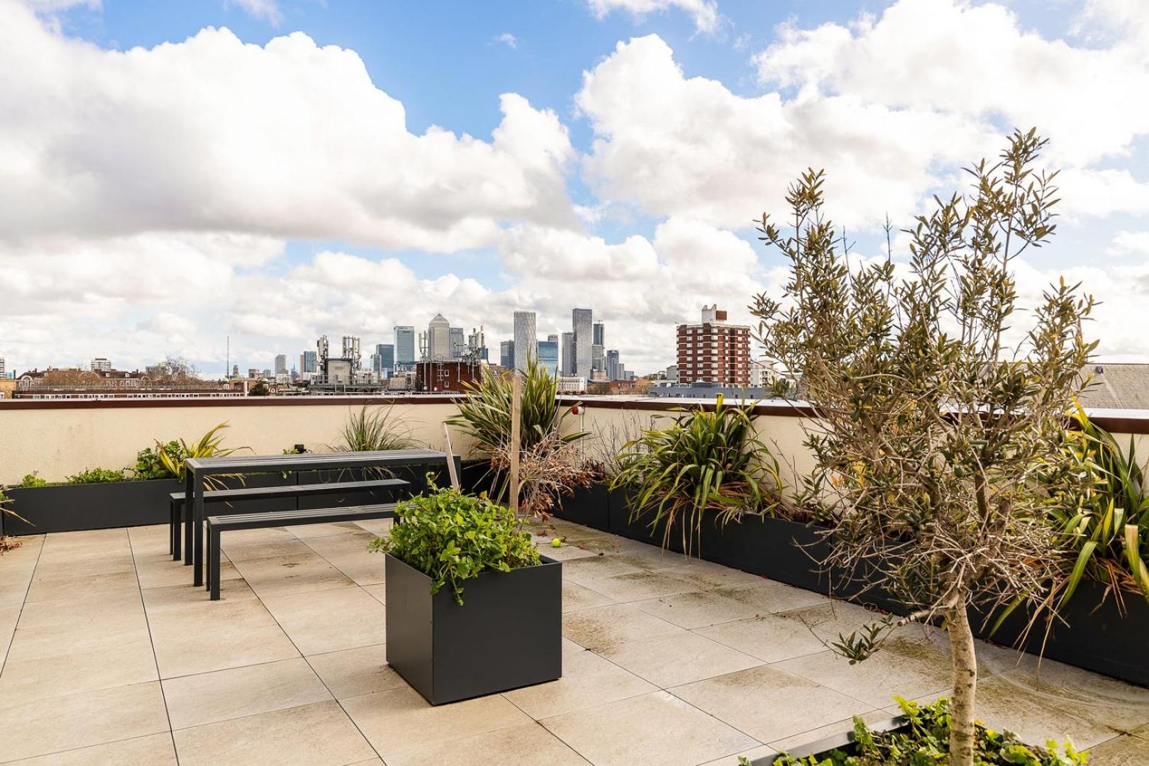 City View Spacious 2 bedroom Penthouse