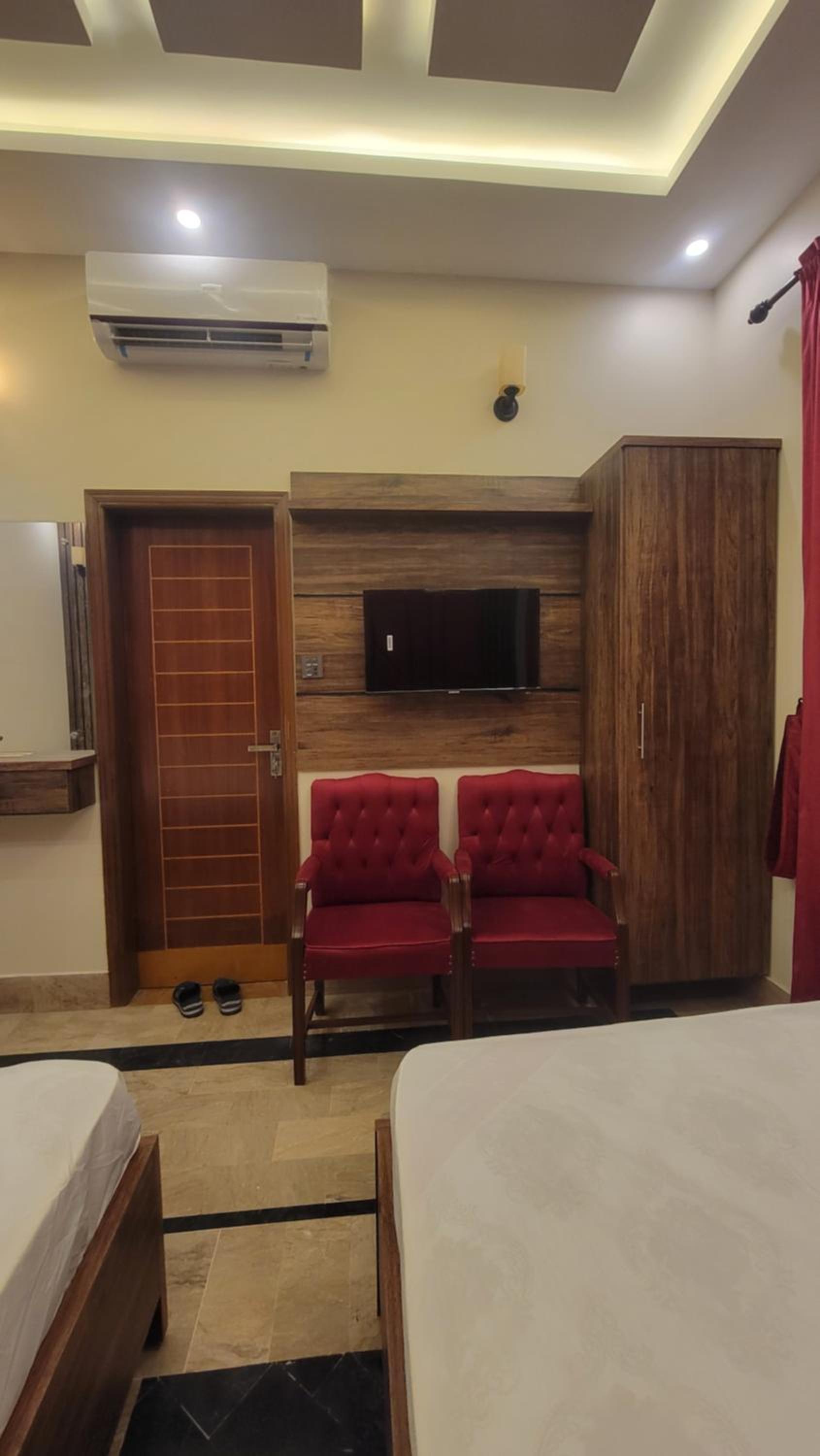 Karachi Guest House Rashid Minhas Rd