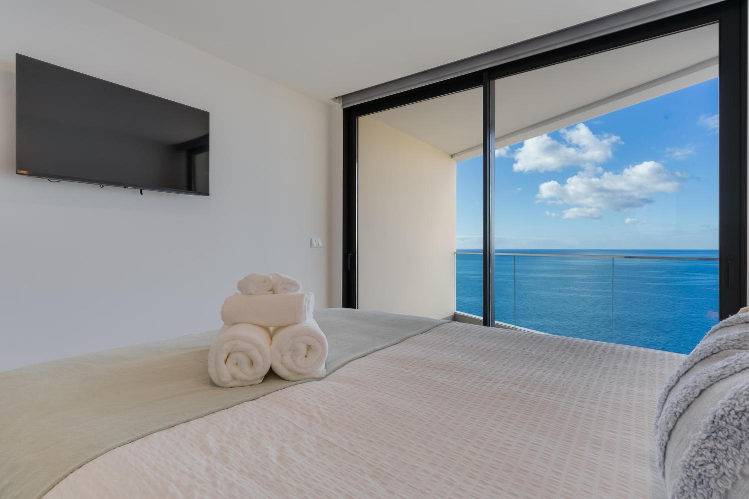 Atlantic Heights Varandas do Atlântico by Holiday Rental Madeira view 4